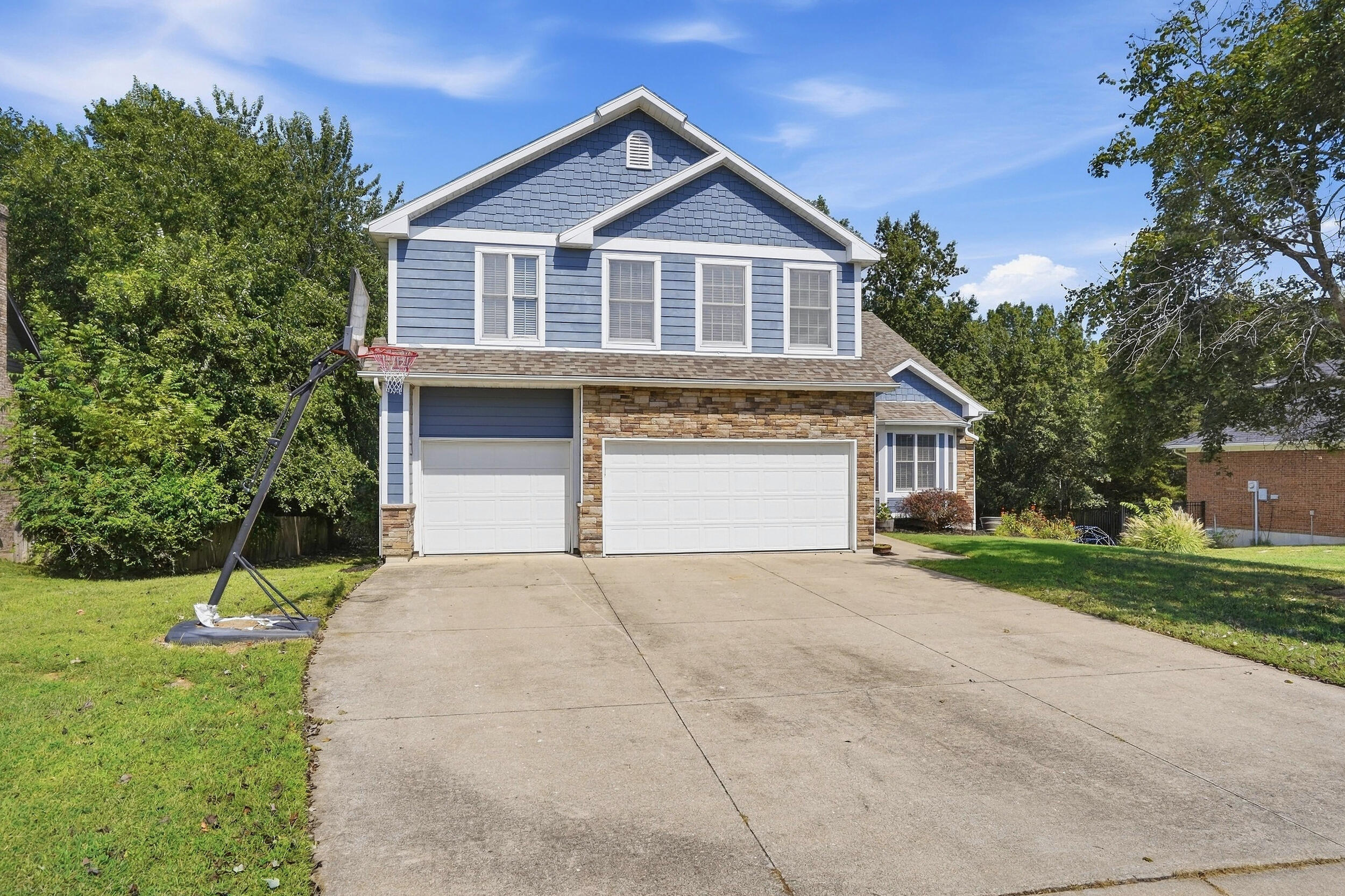 1213 DUNBAR DR