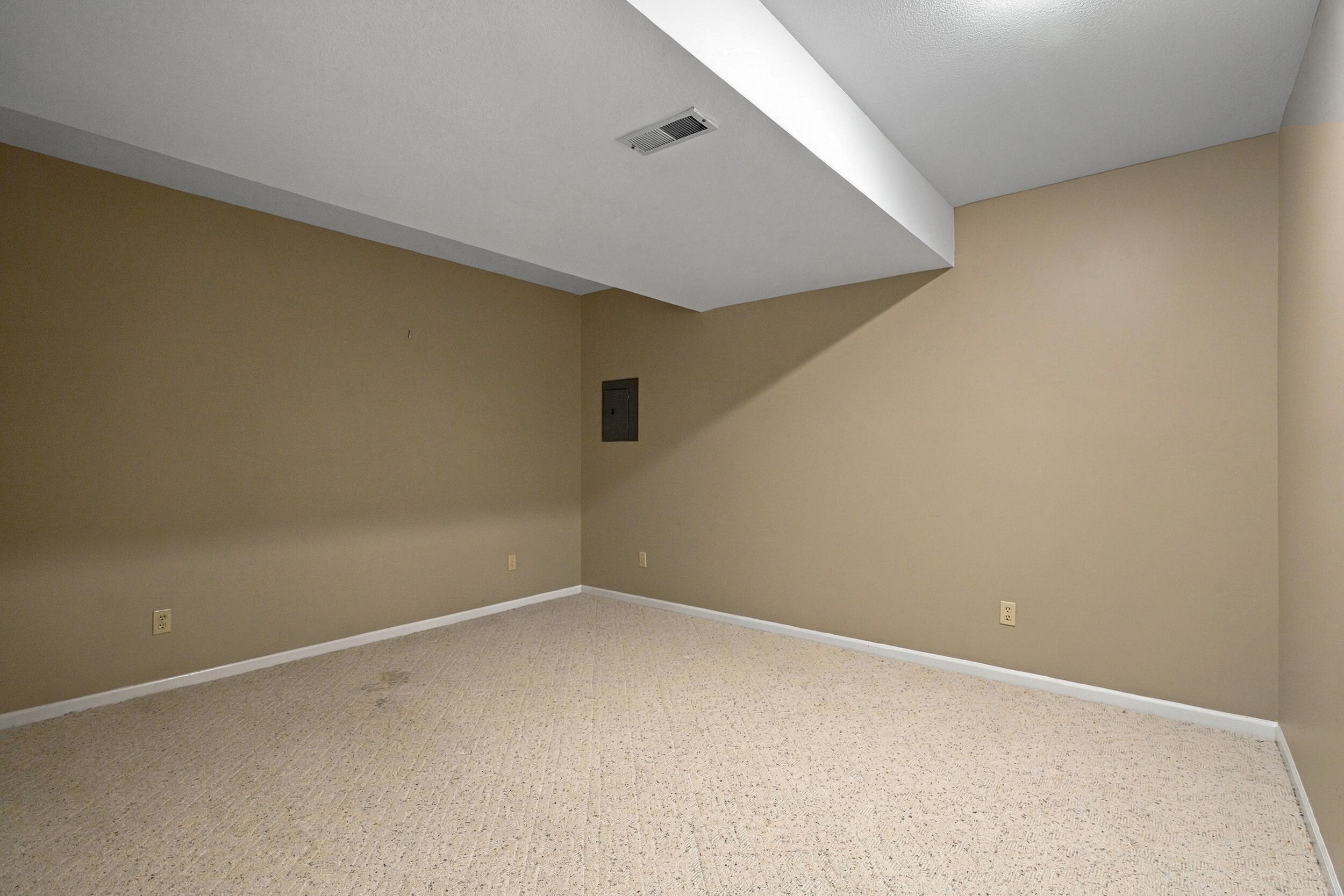 1213 DUNBAR DR
