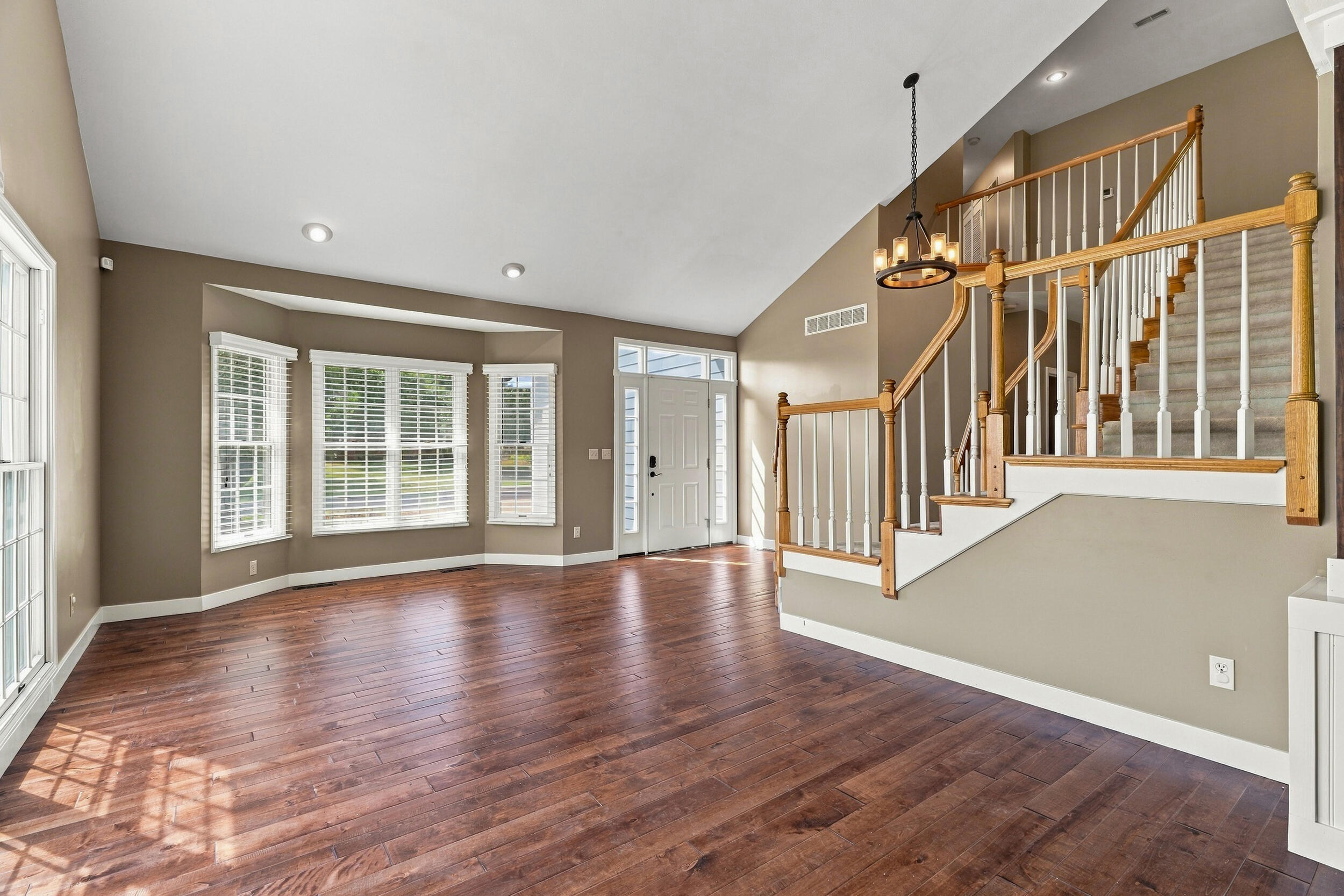 1213 DUNBAR DR