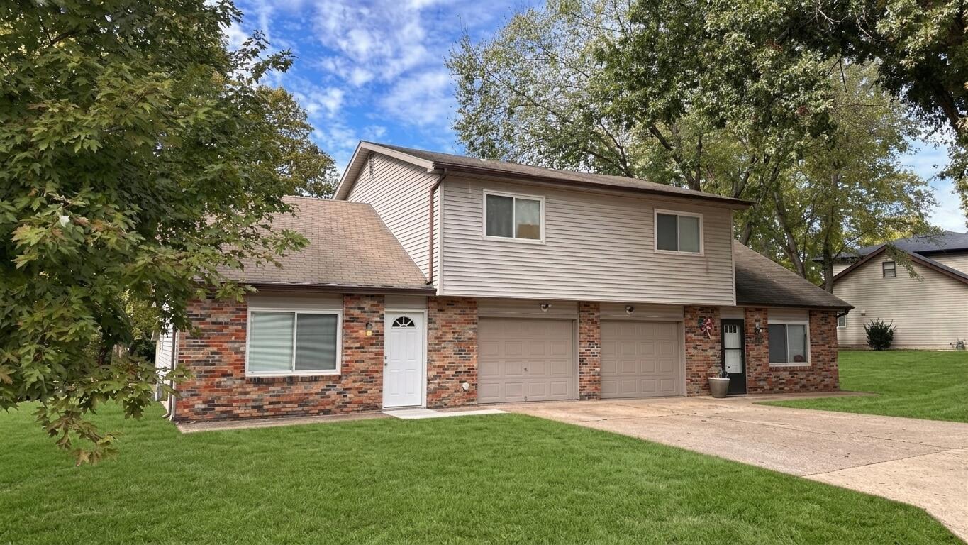 3421-3423 S BRAMPTON LN