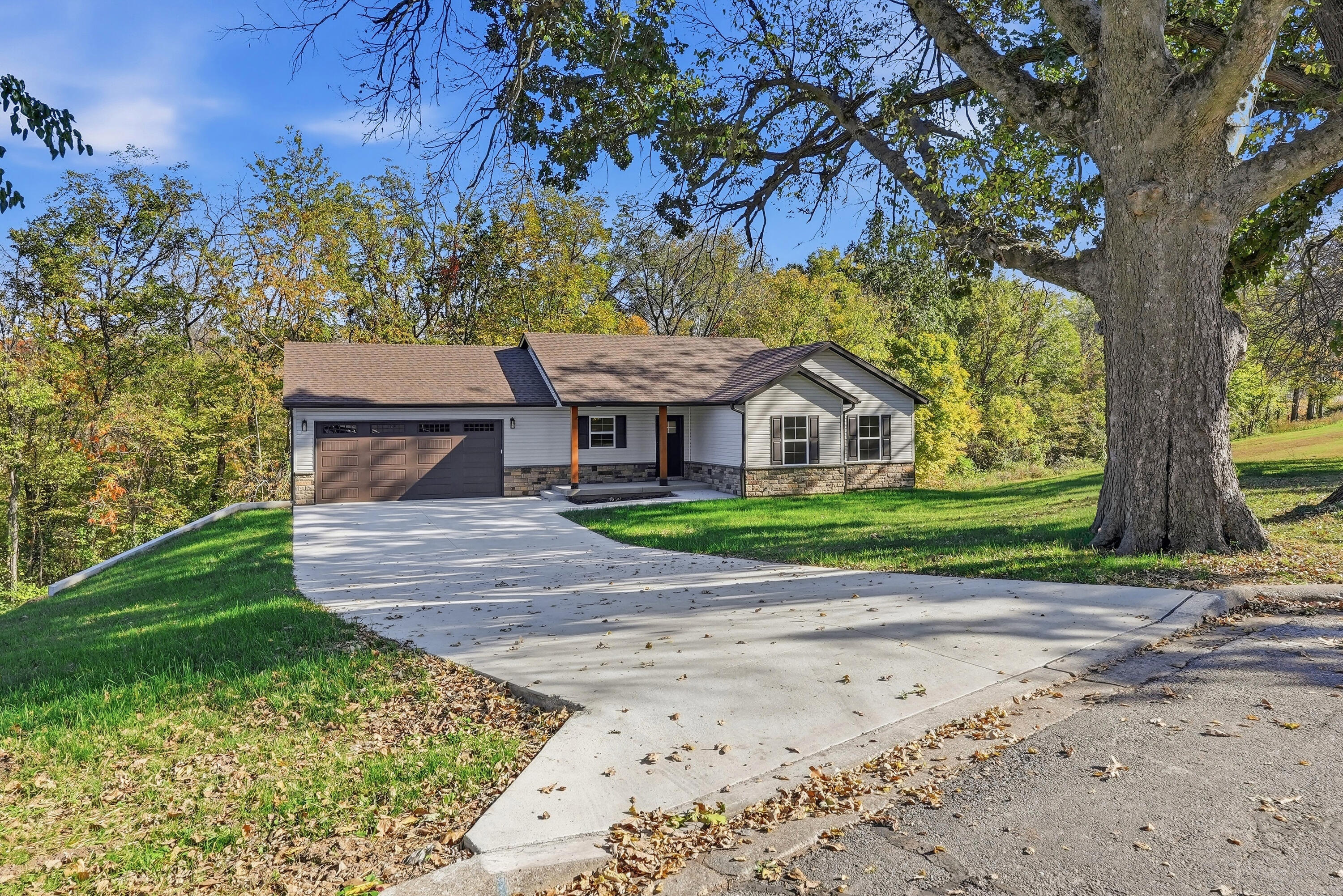 10 BOLLER DR
