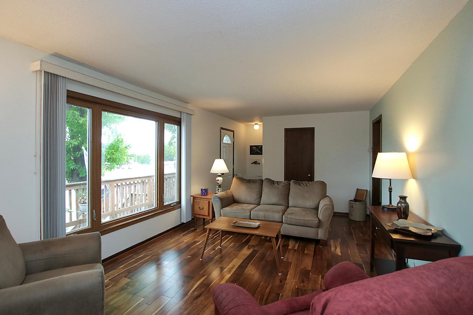 71 4th Avenue NW