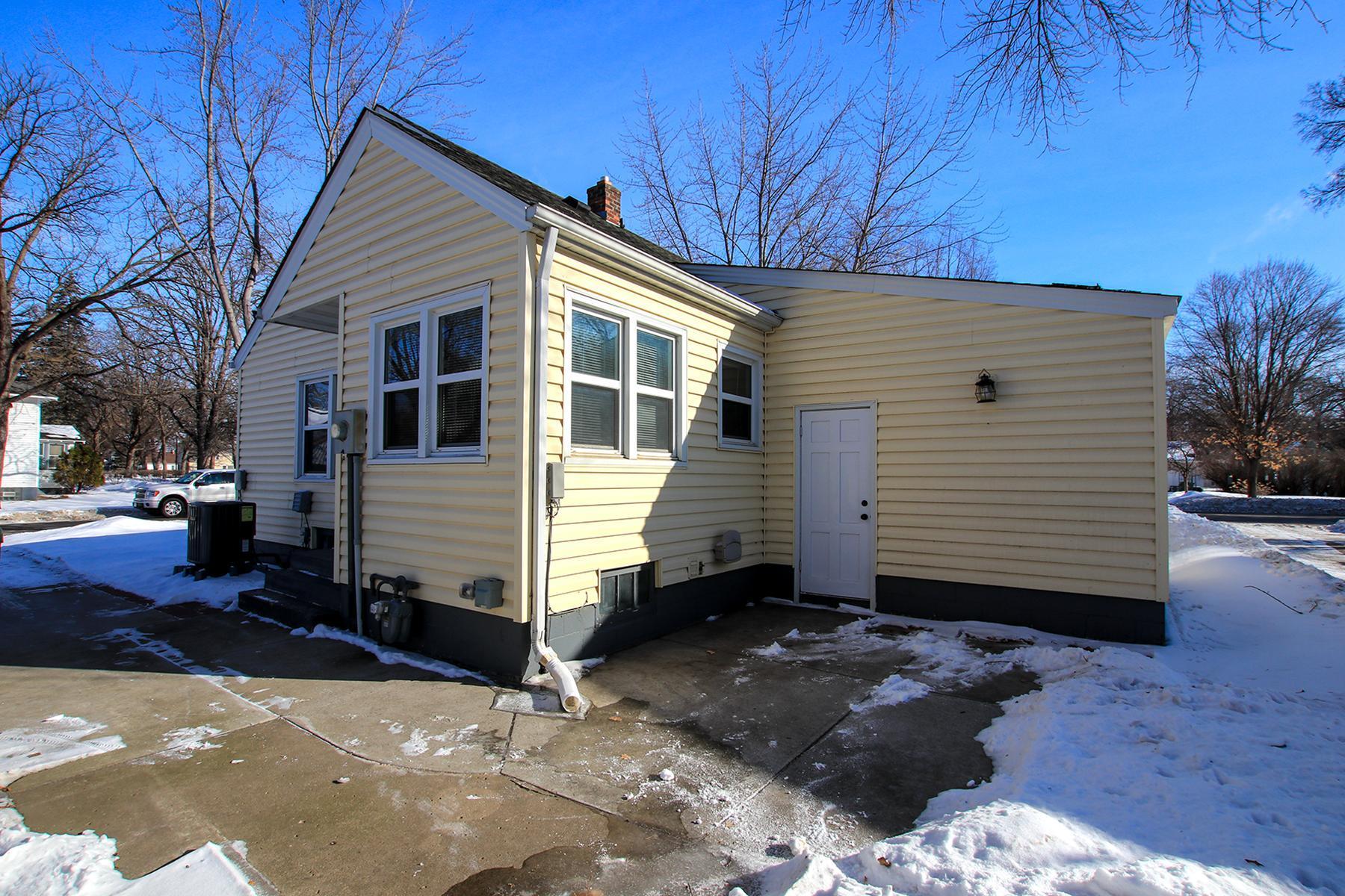 706 Lynn Road SW