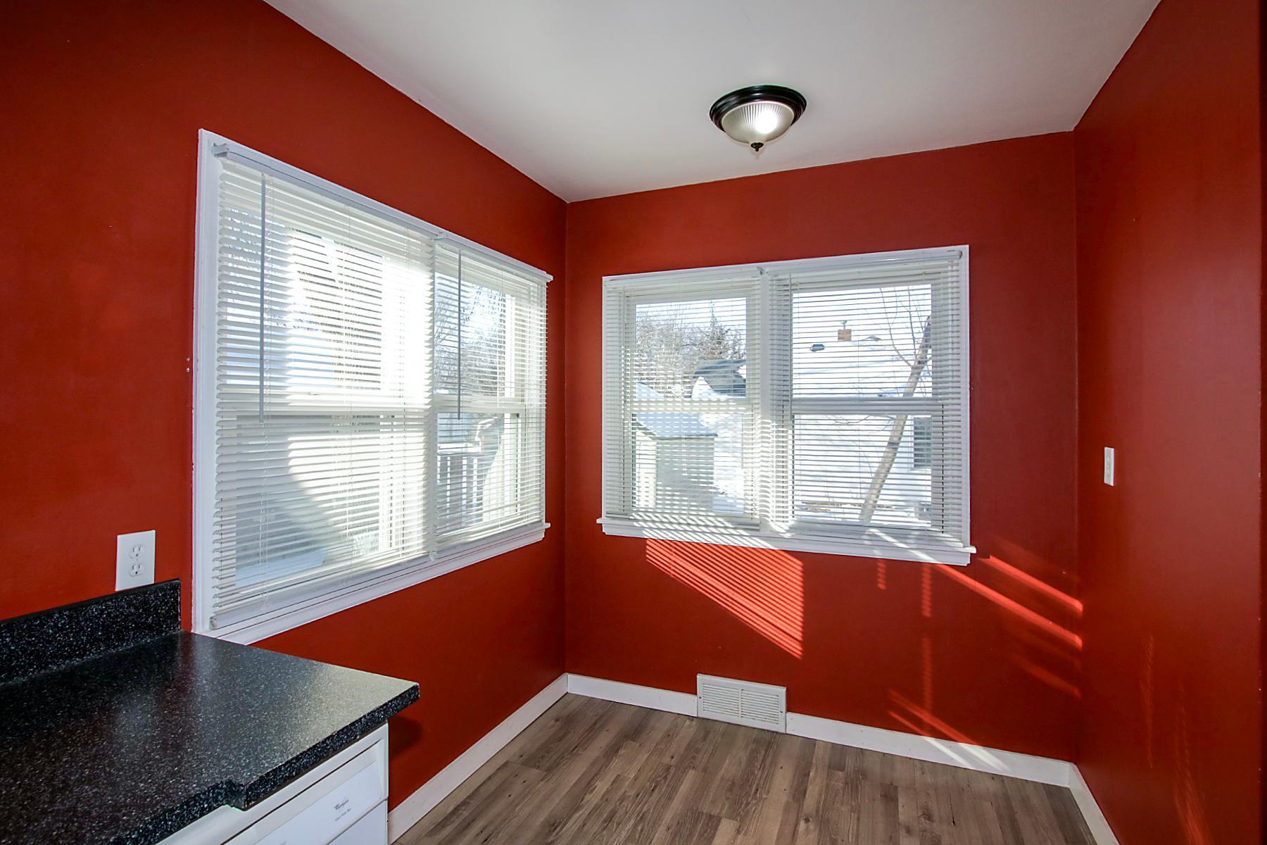 706 Lynn Road SW