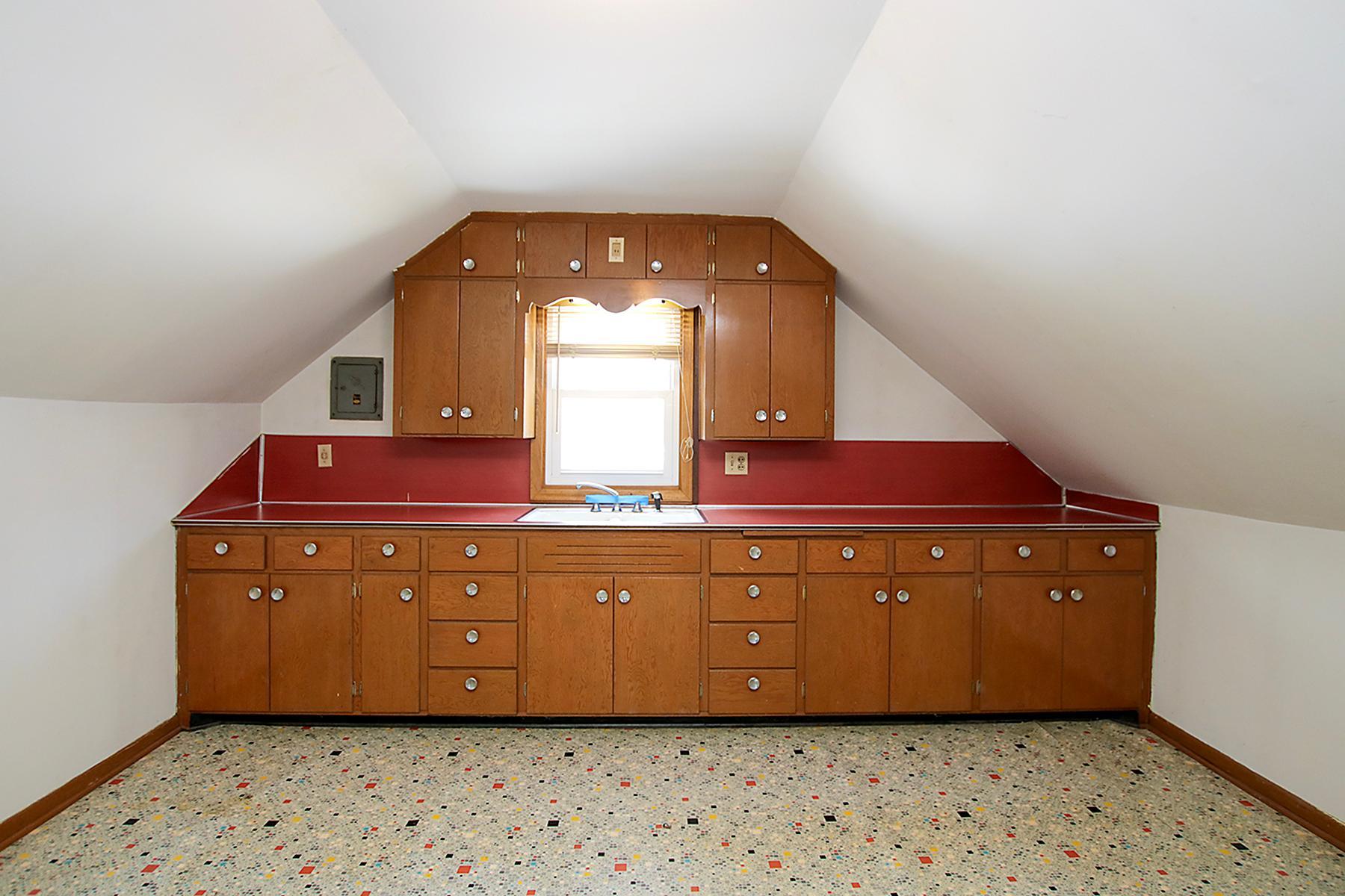 614 Elm Street NE