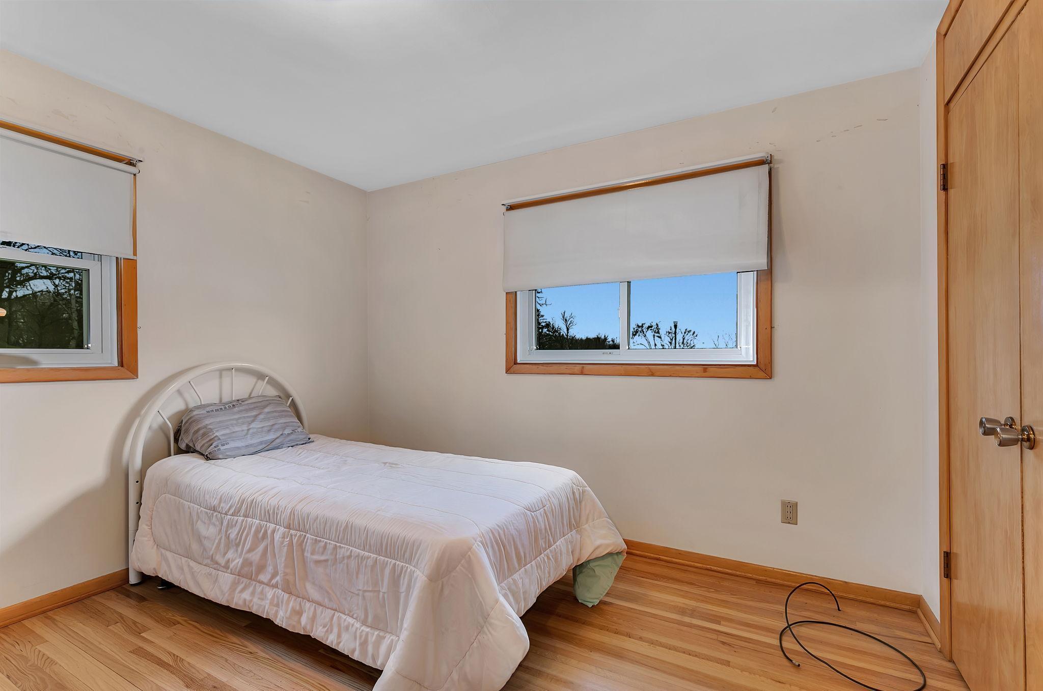 33 5th Avenue NW