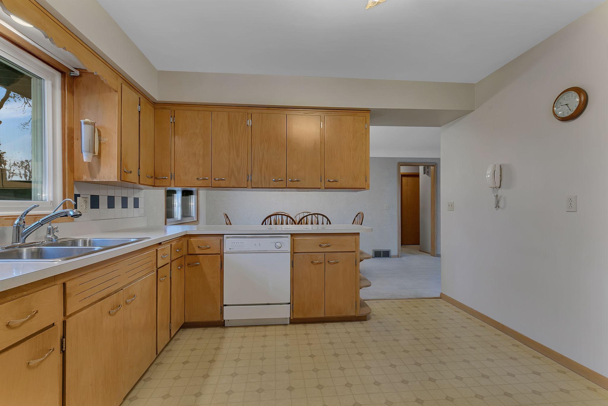 33 5th Avenue NW