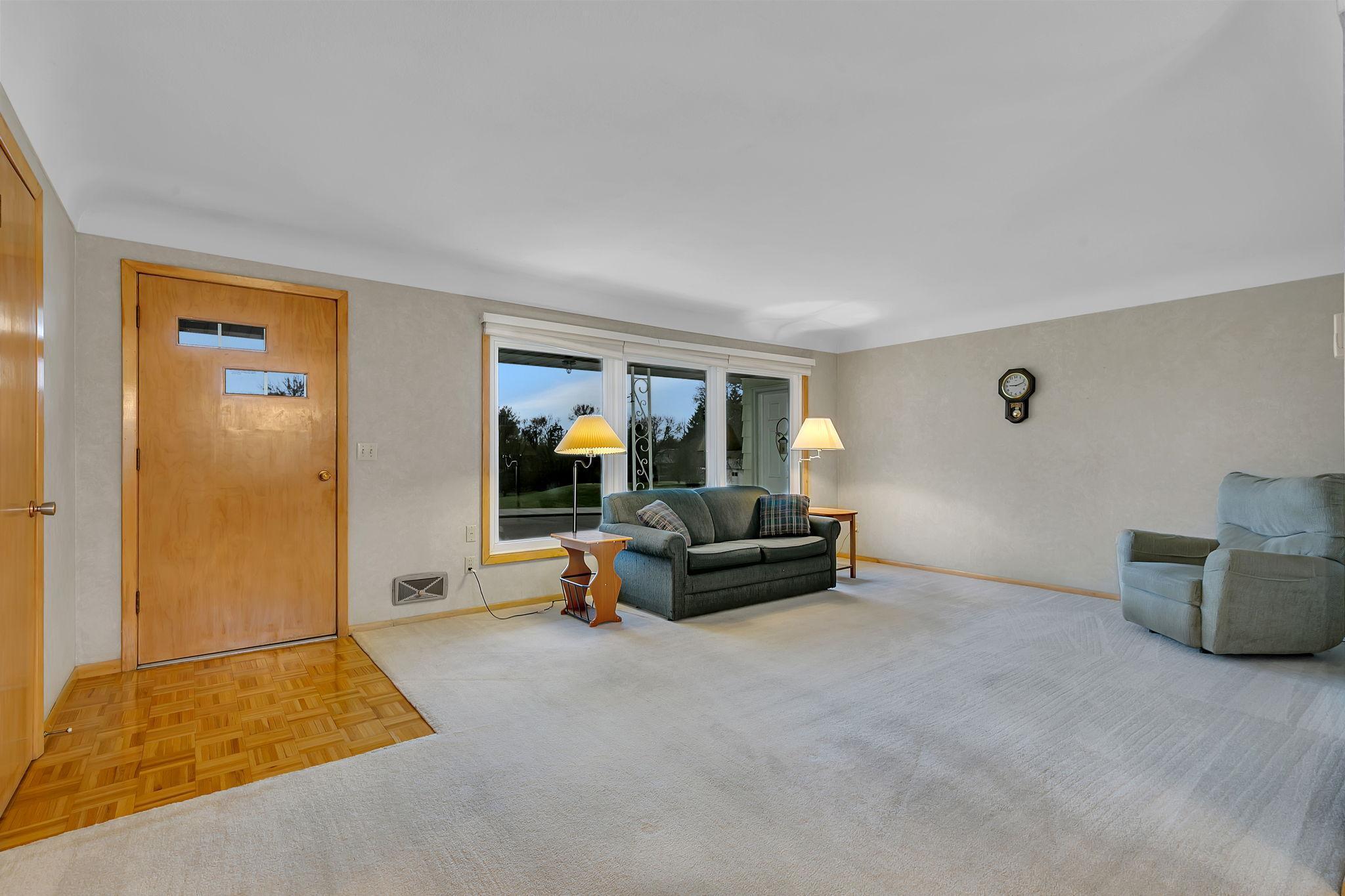 33 5th Avenue NW