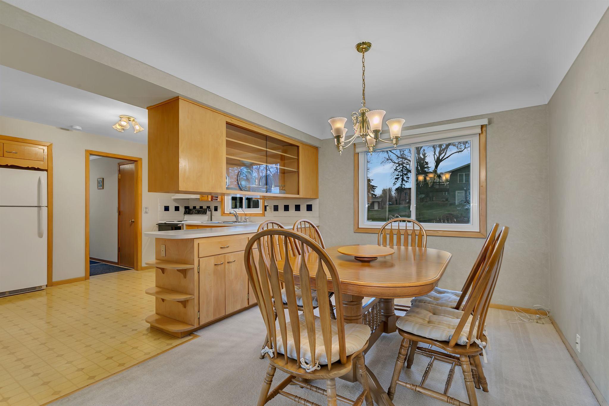 33 5th Avenue NW