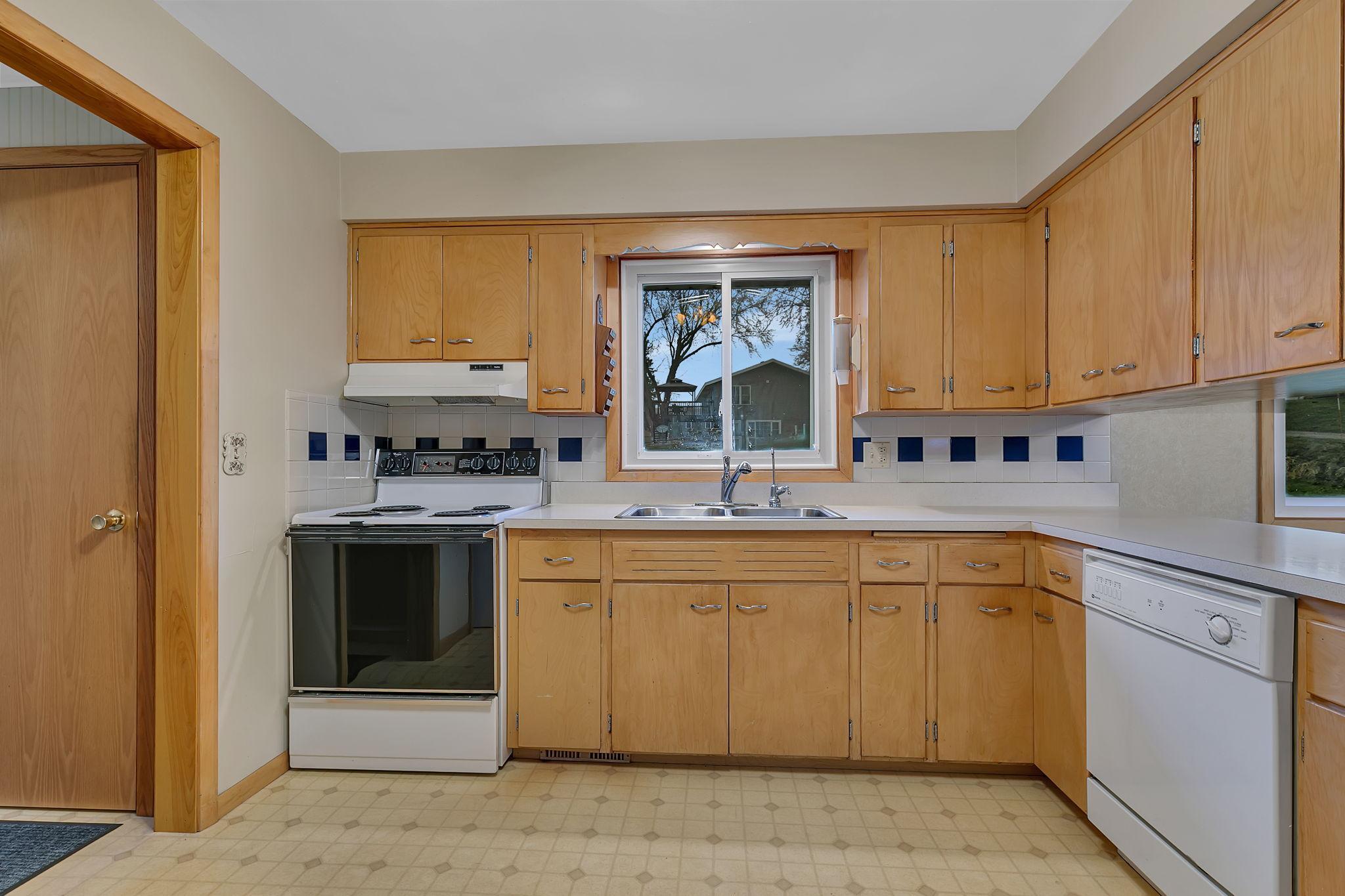 33 5th Avenue NW