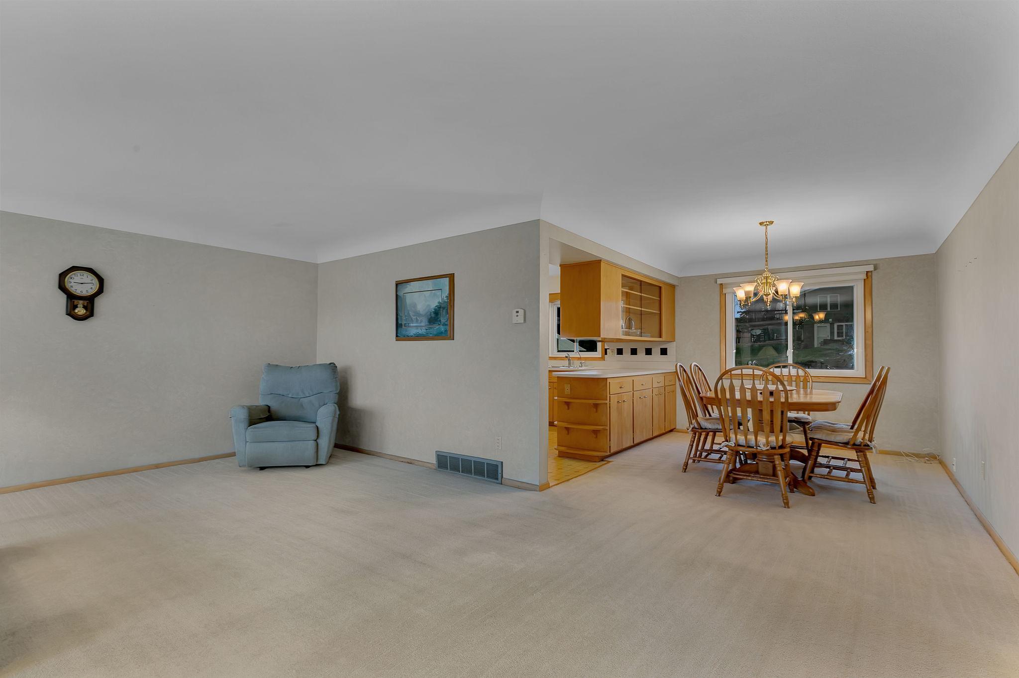 33 5th Avenue NW