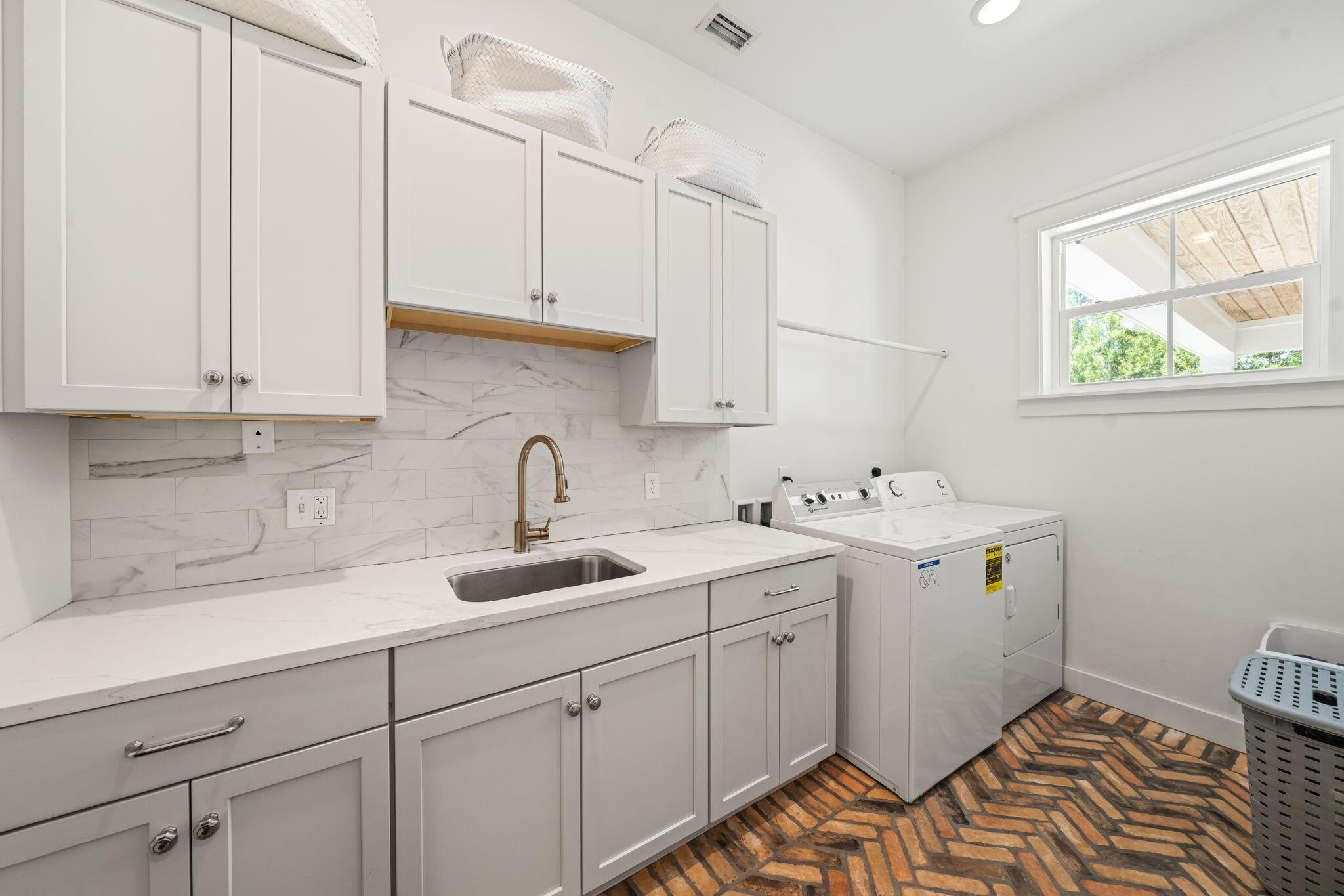 578 W Point Washington Road