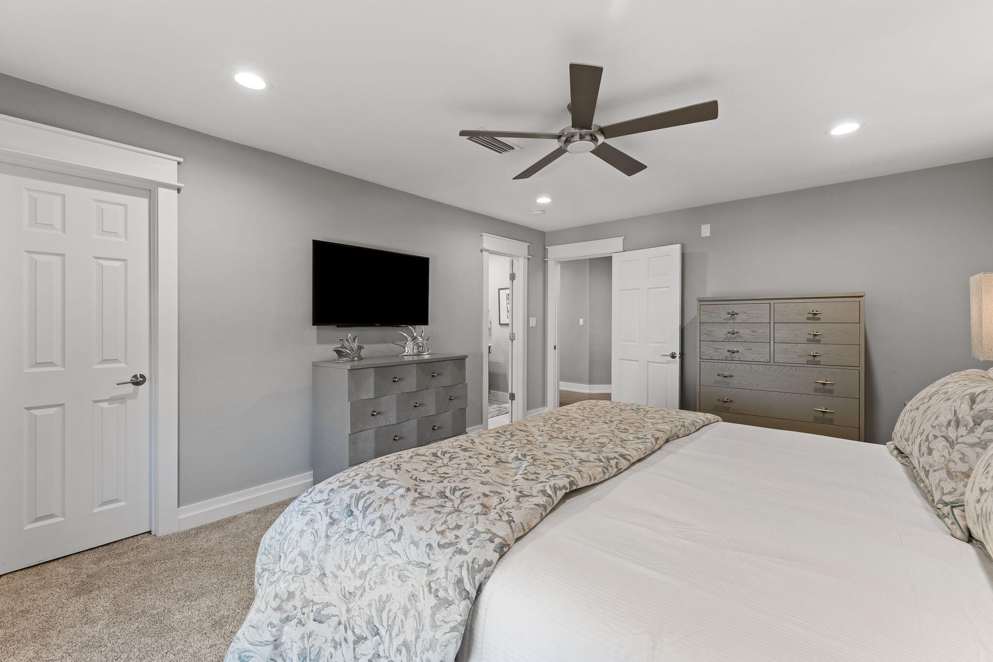 211 Pelican Circle