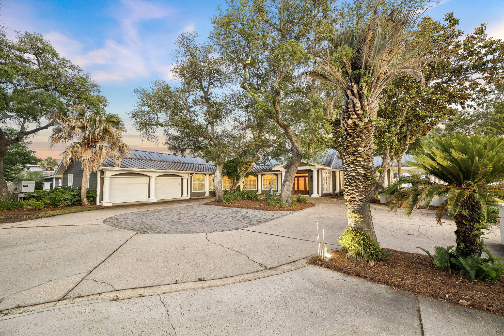 11 Paradise Point Road