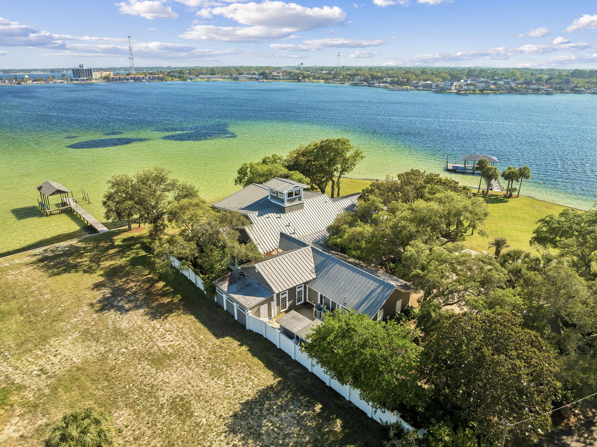 11 Paradise Point Road