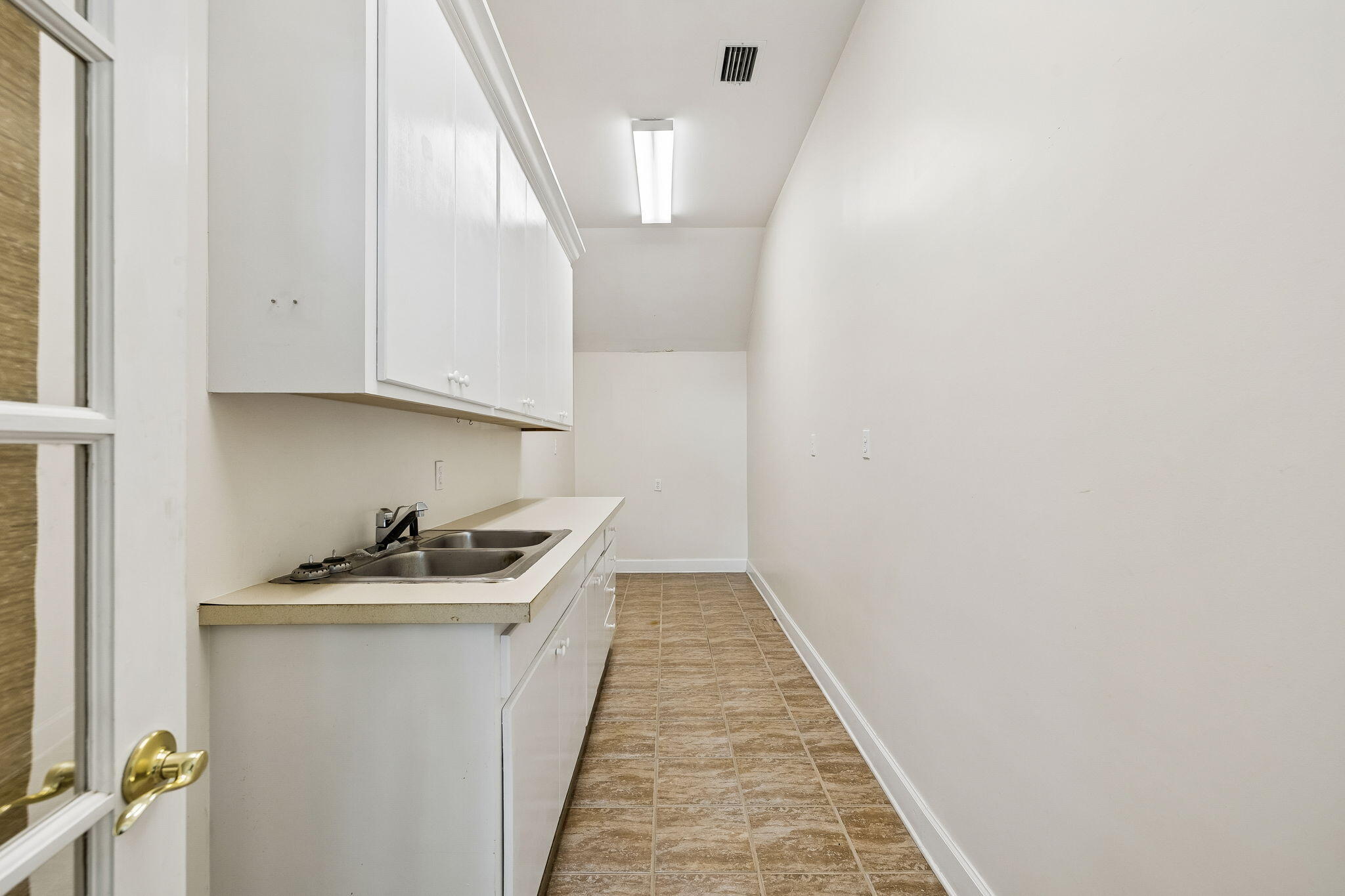 11 Paradise Point Road