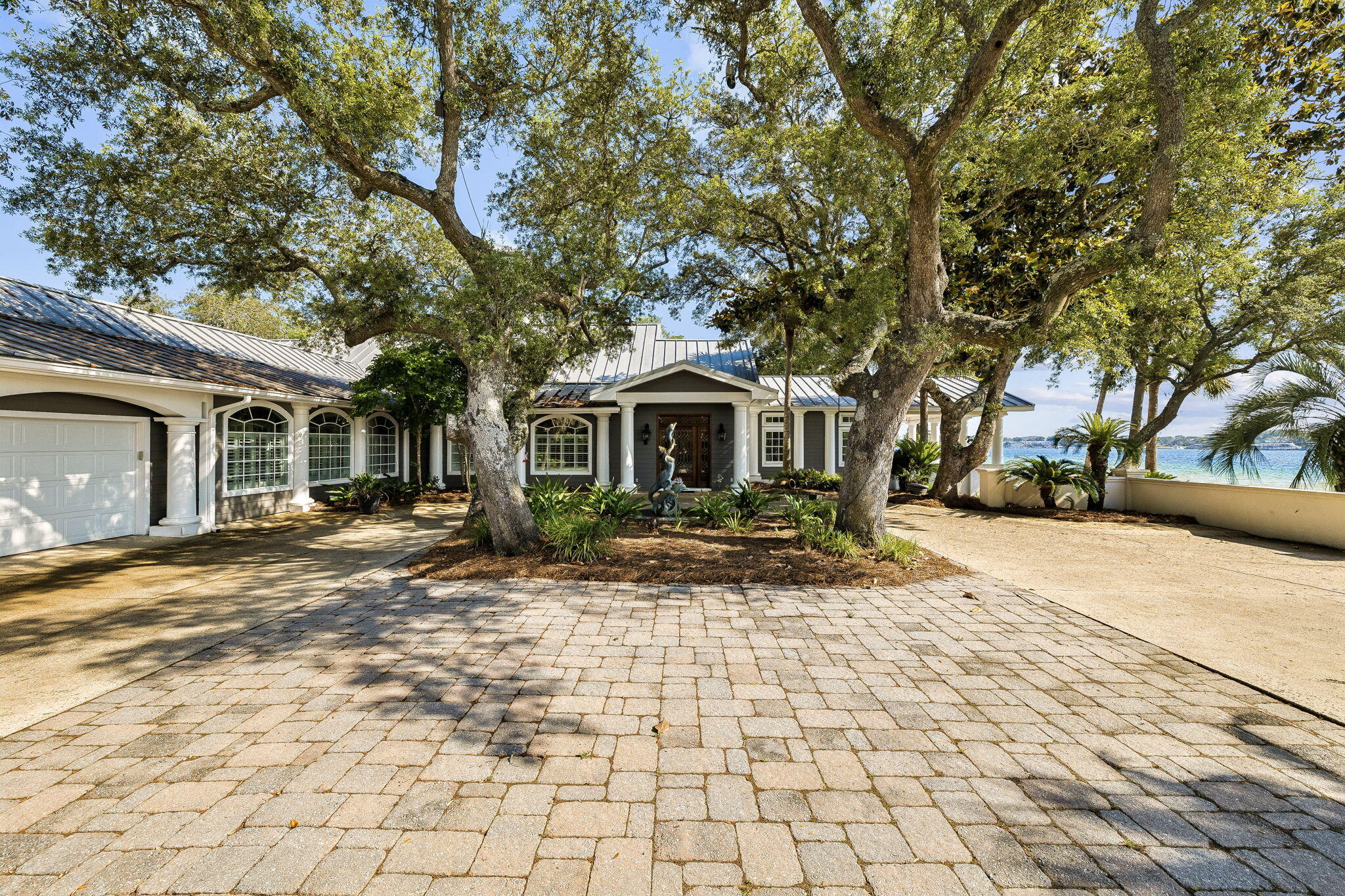 11 Paradise Point Road