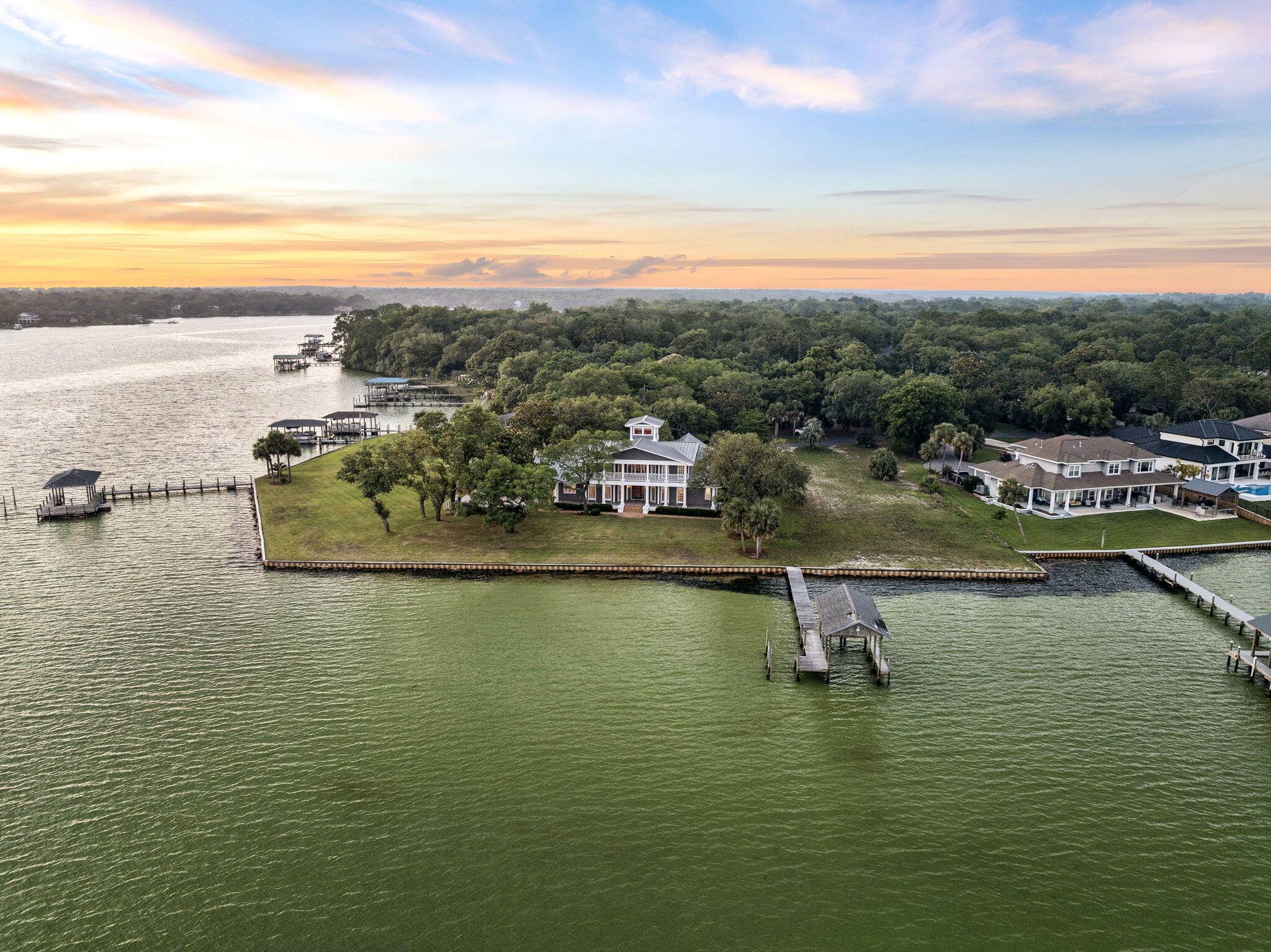 11 Paradise Point Road