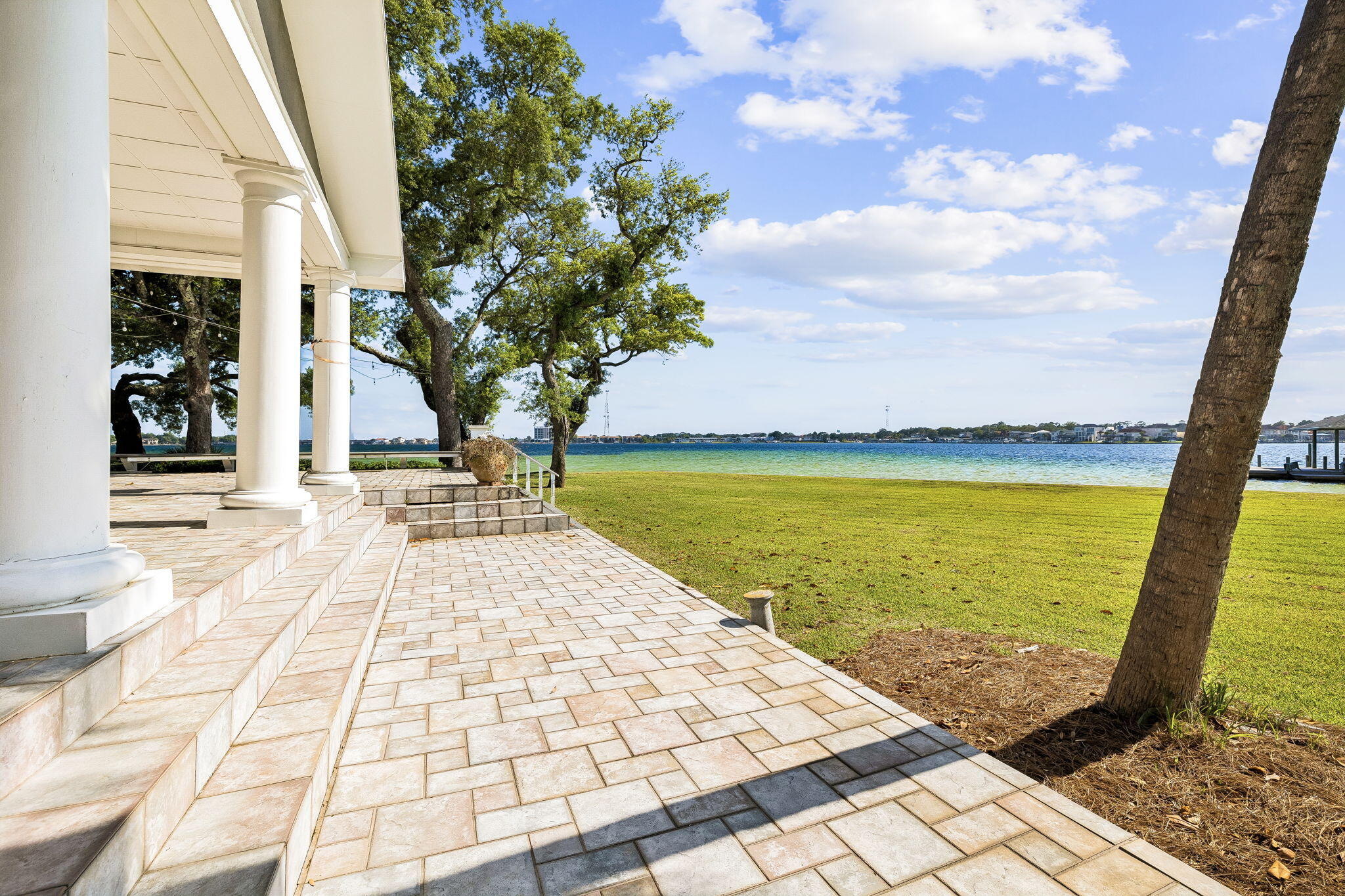 11 Paradise Point Road
