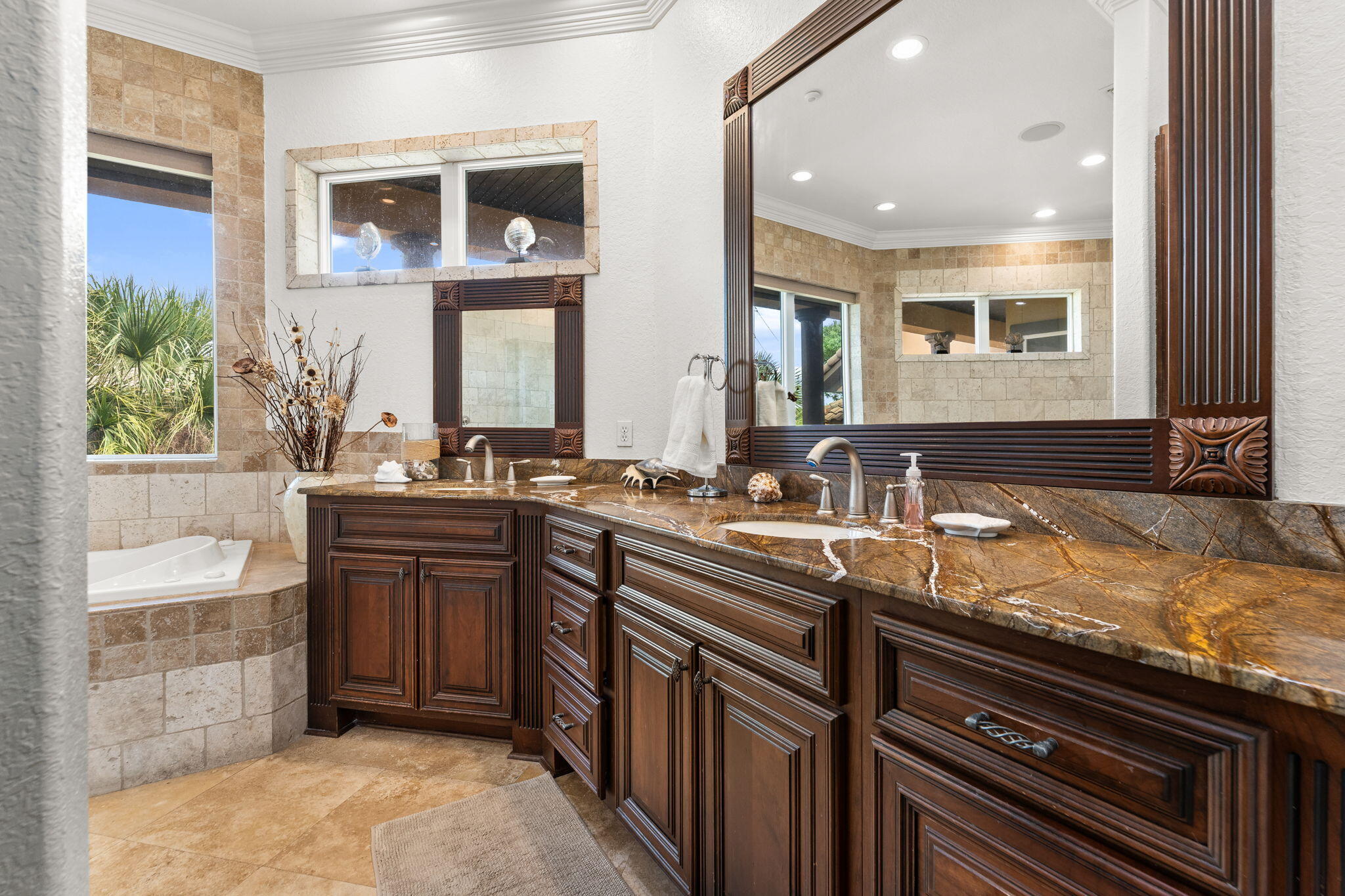 4598 Paradise Isle