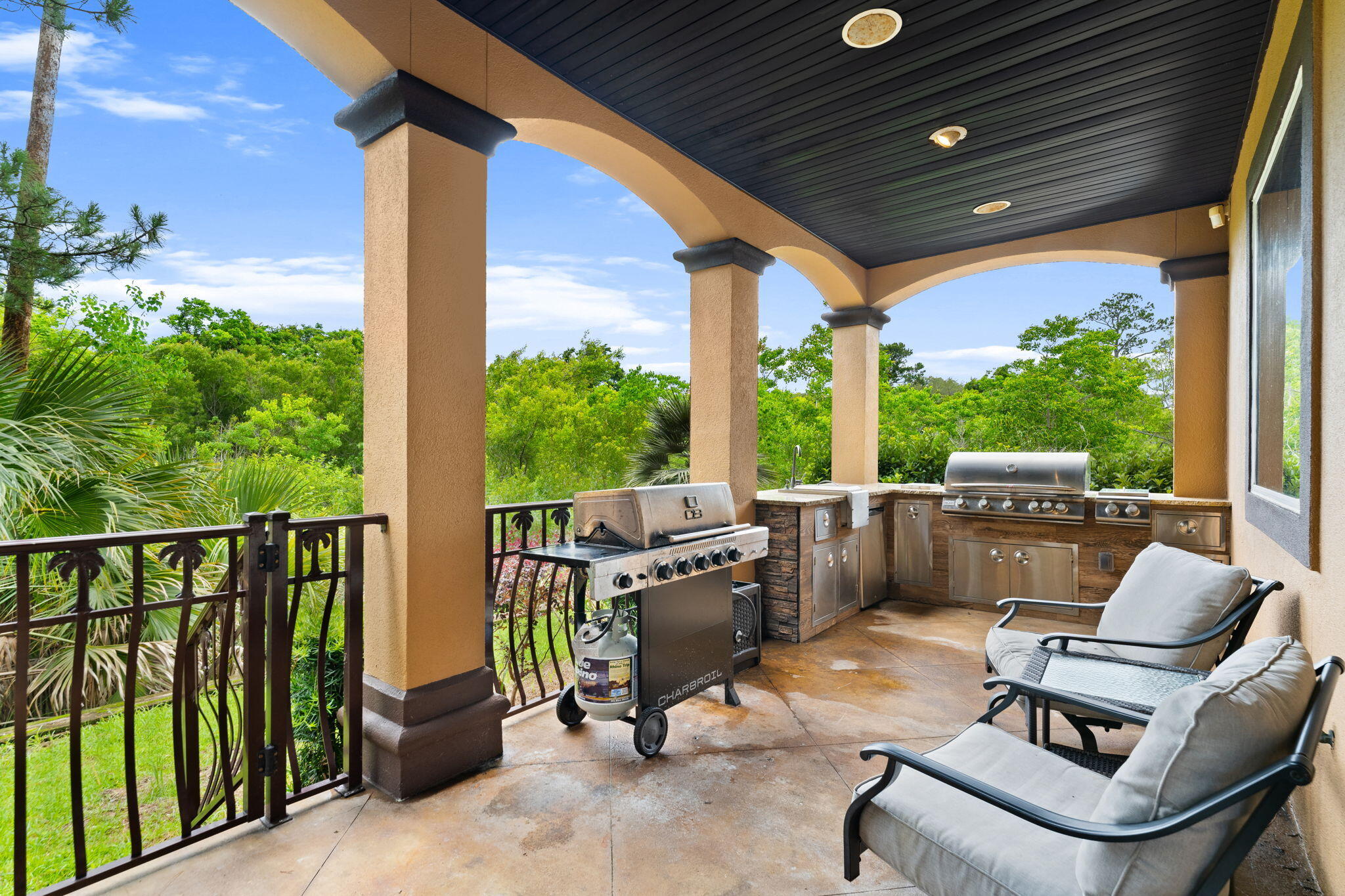 4598 Paradise Isle