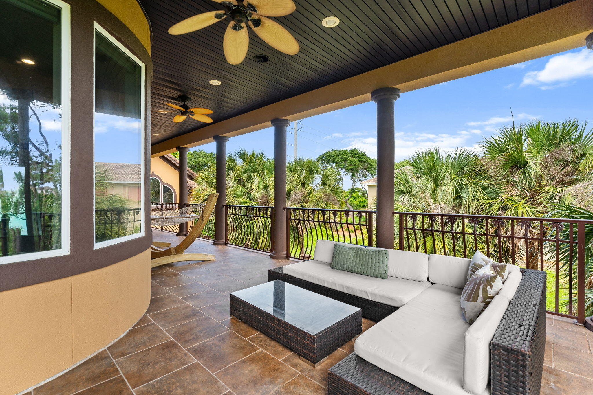4598 Paradise Isle