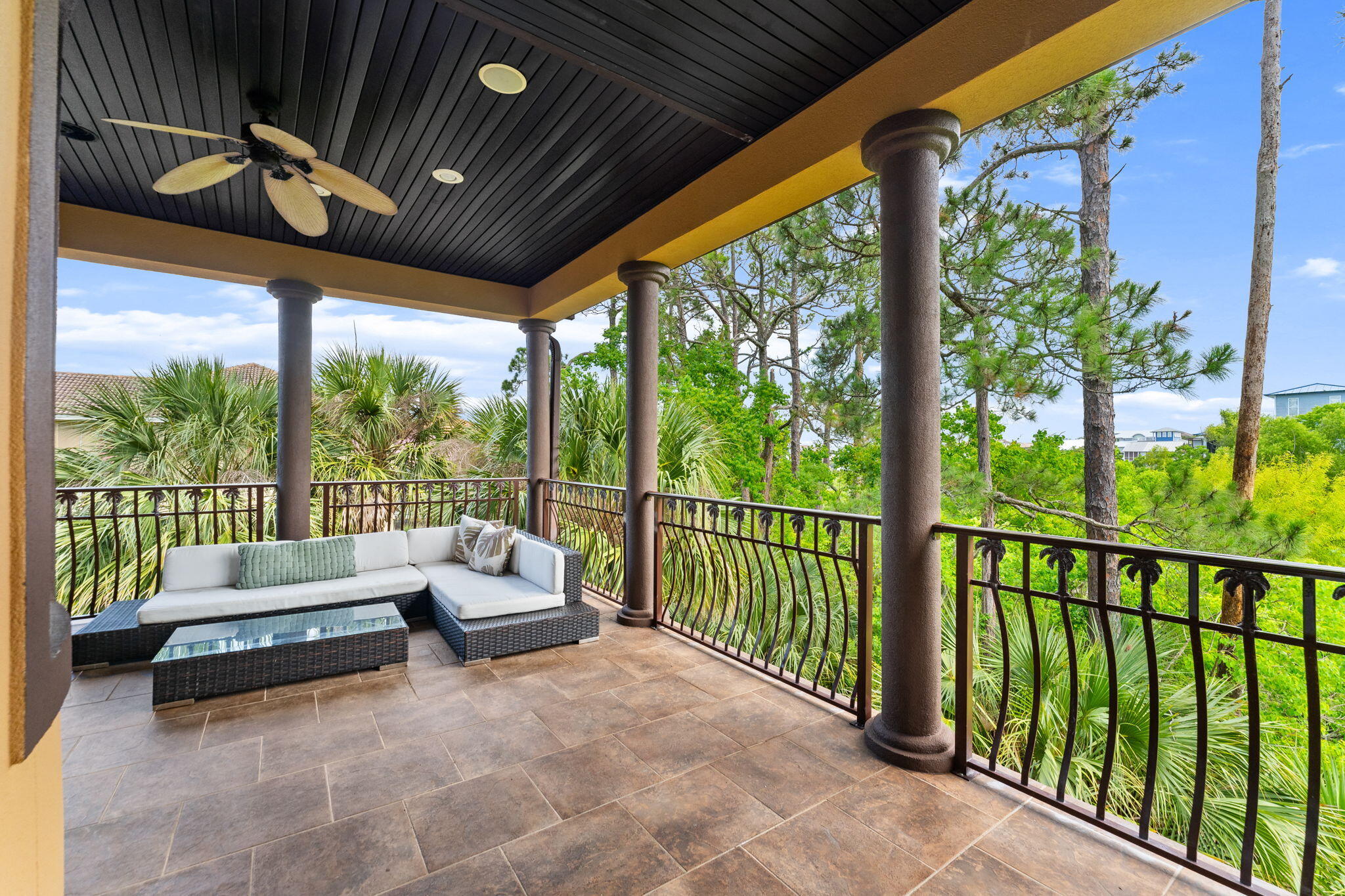 4598 Paradise Isle