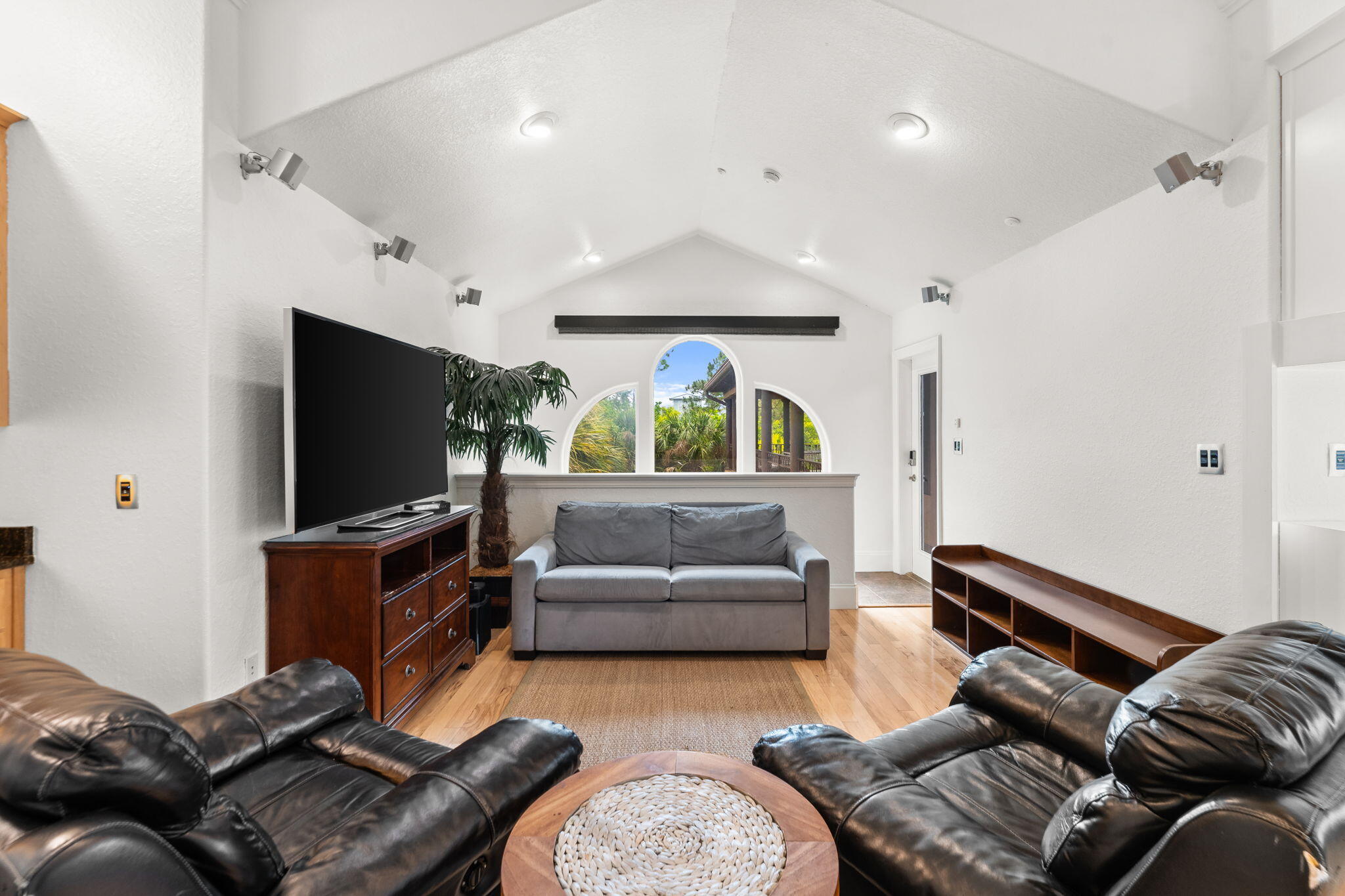4598 Paradise Isle