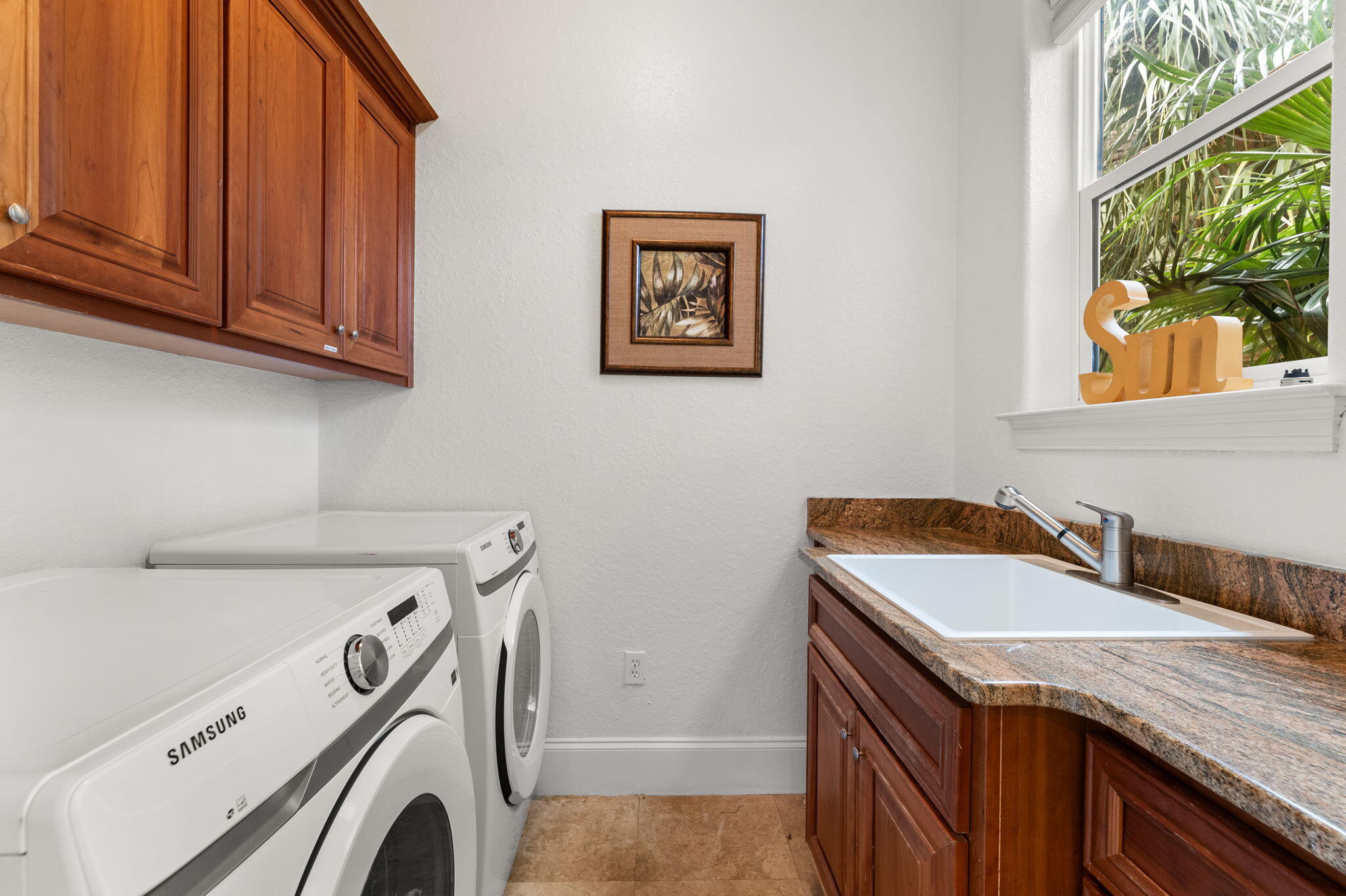 4598 Paradise Isle