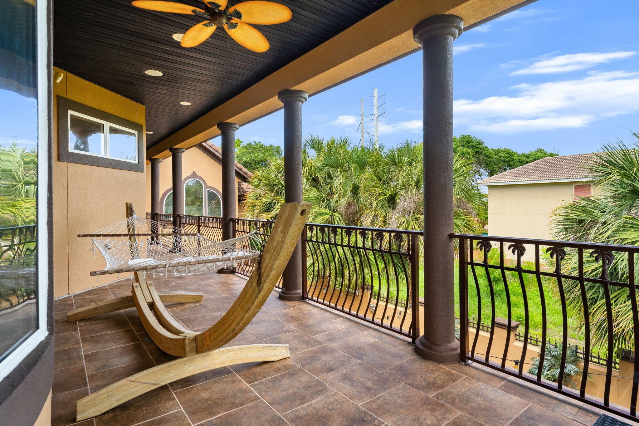 4598 Paradise Isle