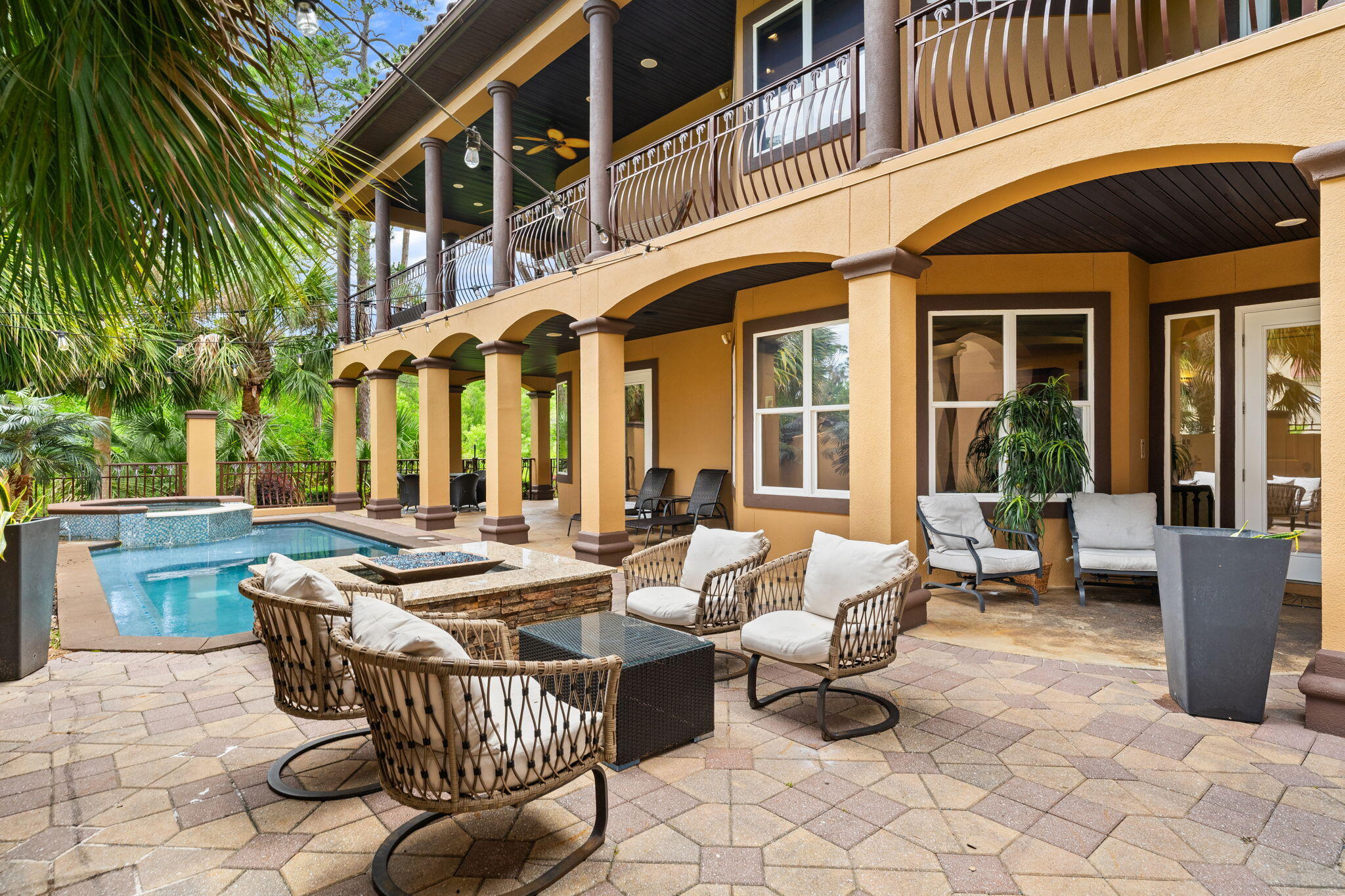 4598 Paradise Isle