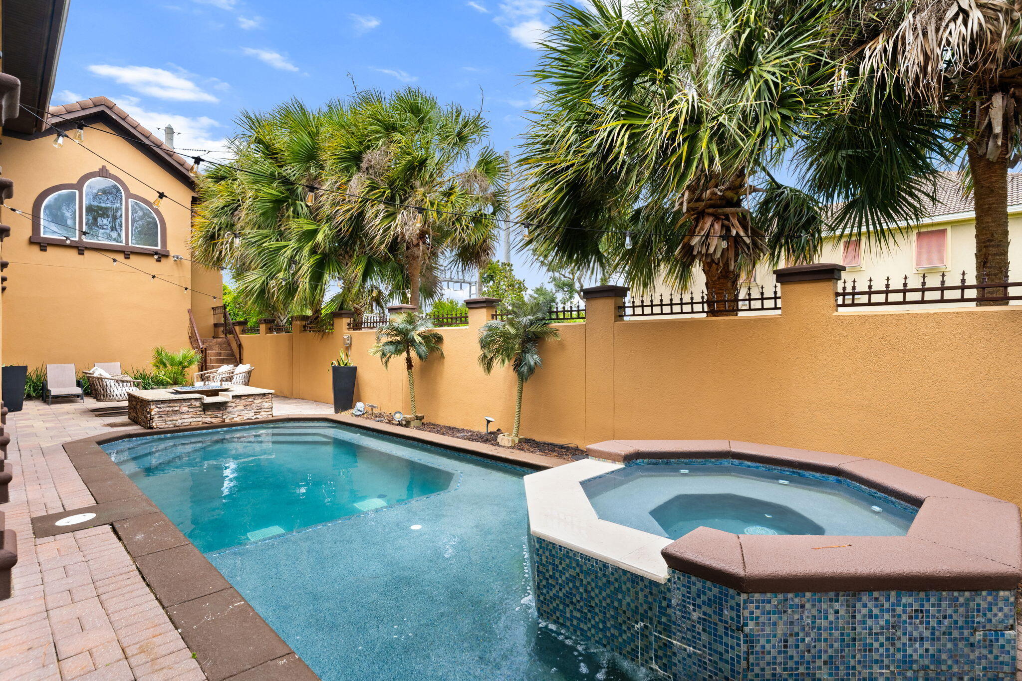 4598 Paradise Isle