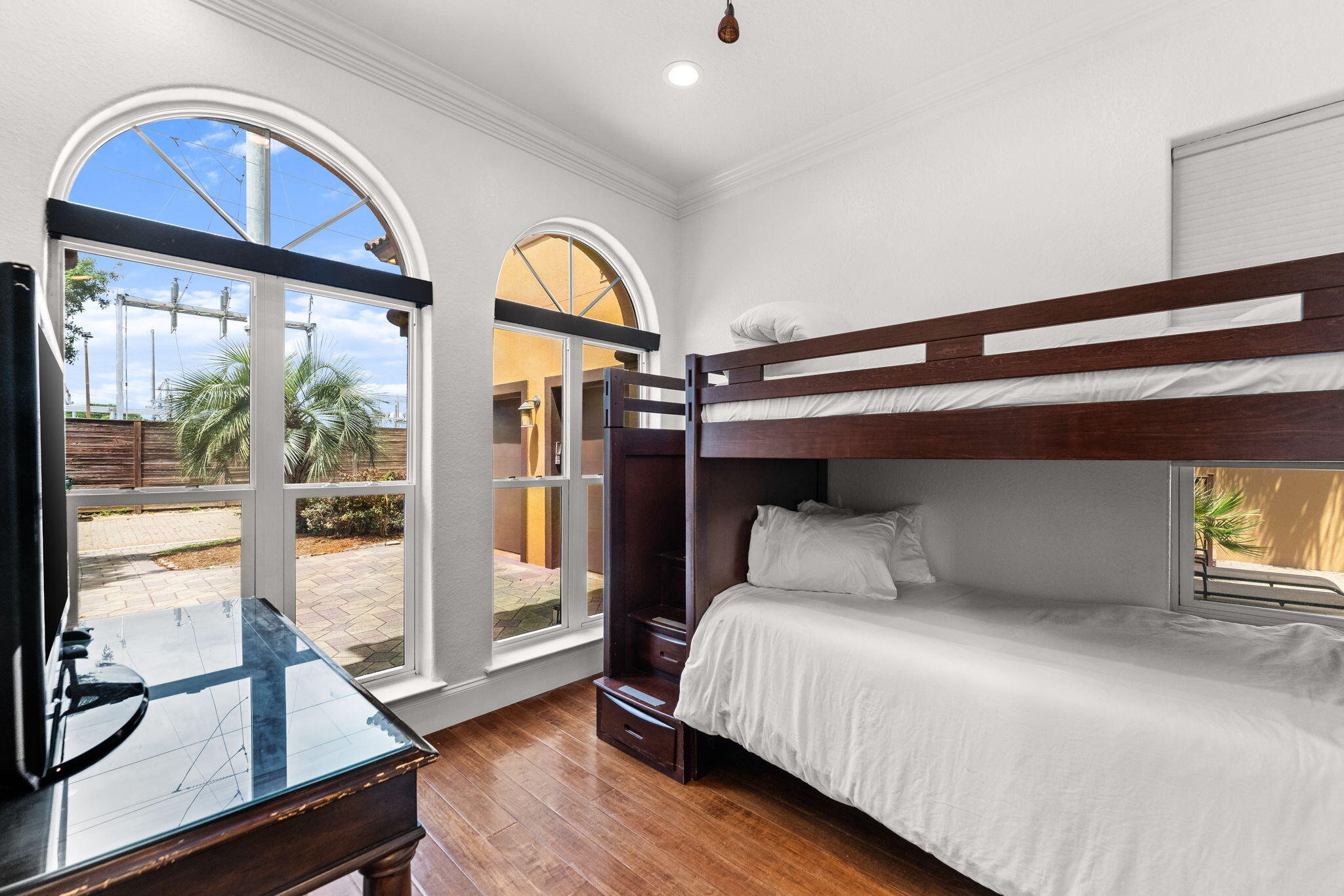4598 Paradise Isle