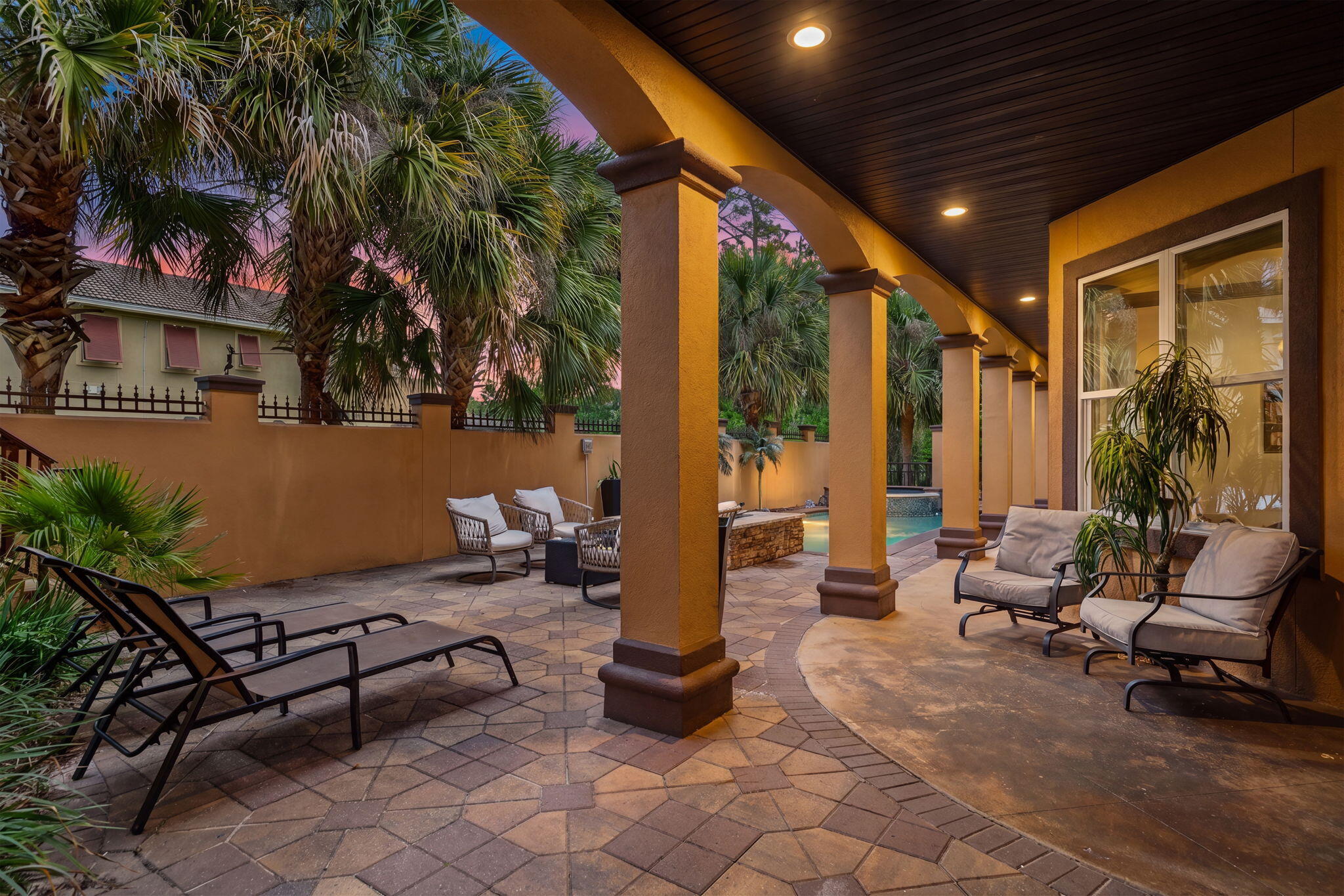 4598 Paradise Isle