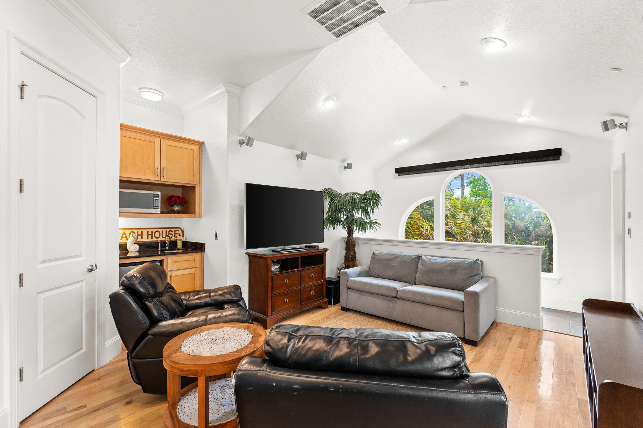 4598 Paradise Isle