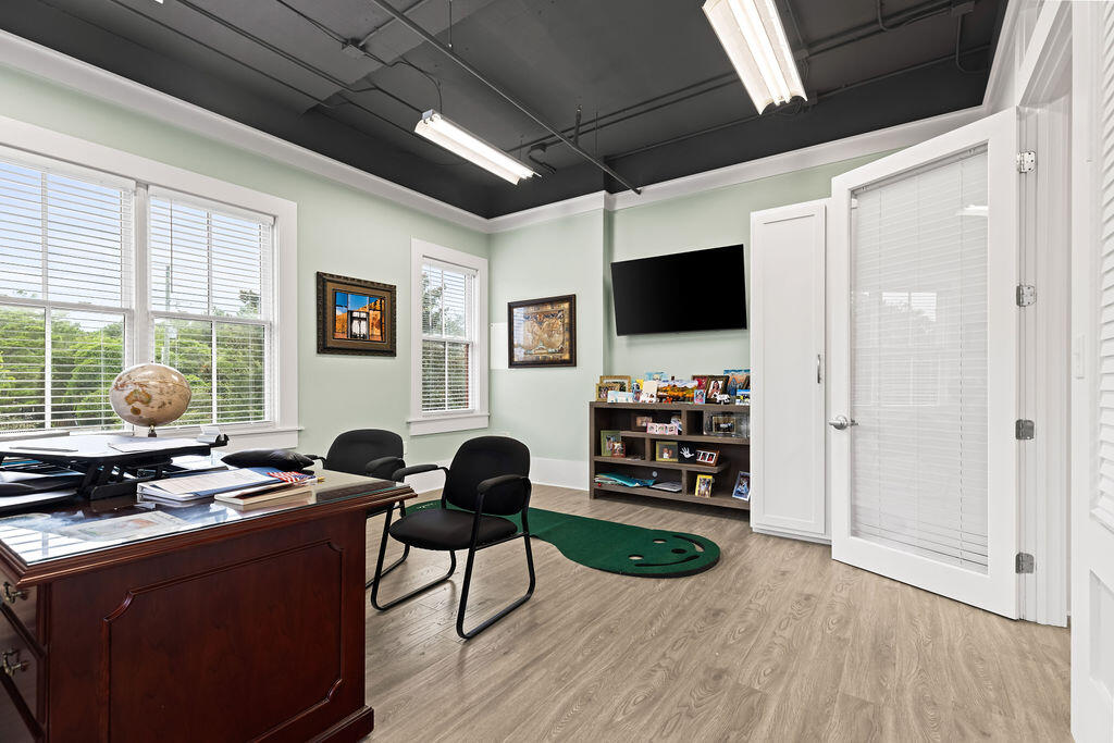 2050 W County Highway 30a M1-211