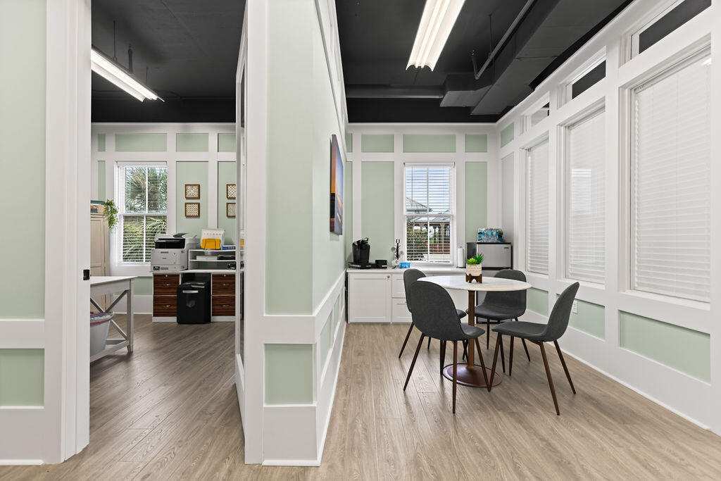 2050 W County Highway 30a M1-211