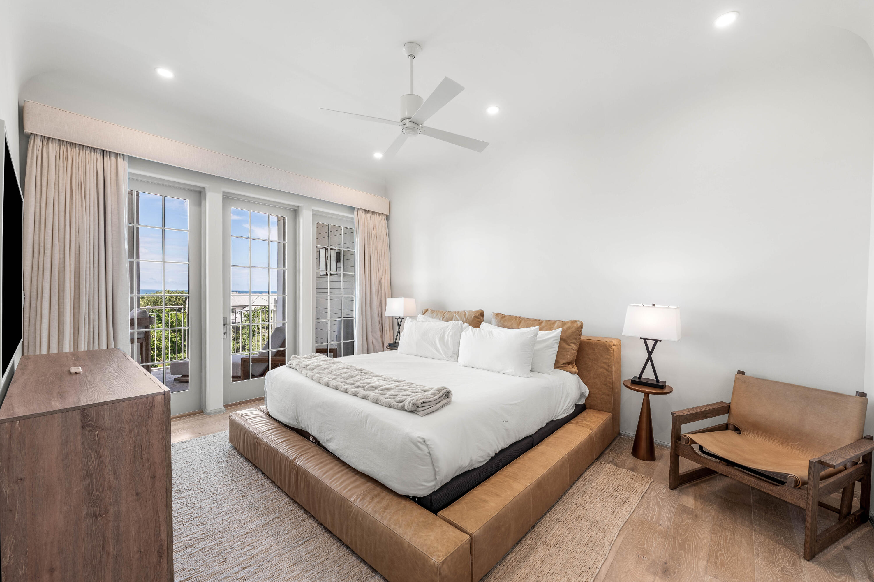 45 W Solaire Way 307