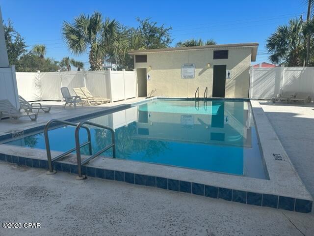 4114 Holiday Drive 7