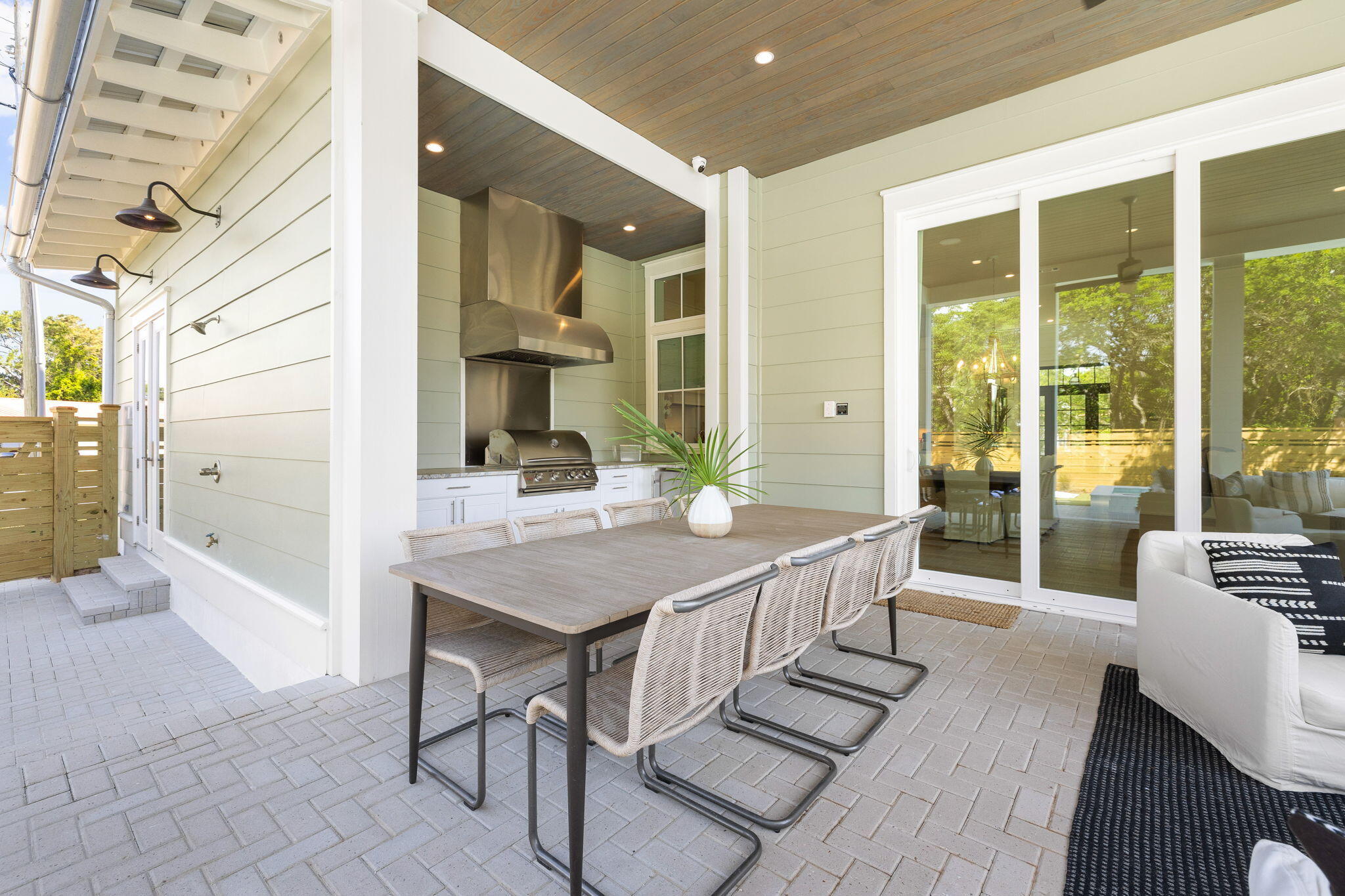 240 Lakeview Drive