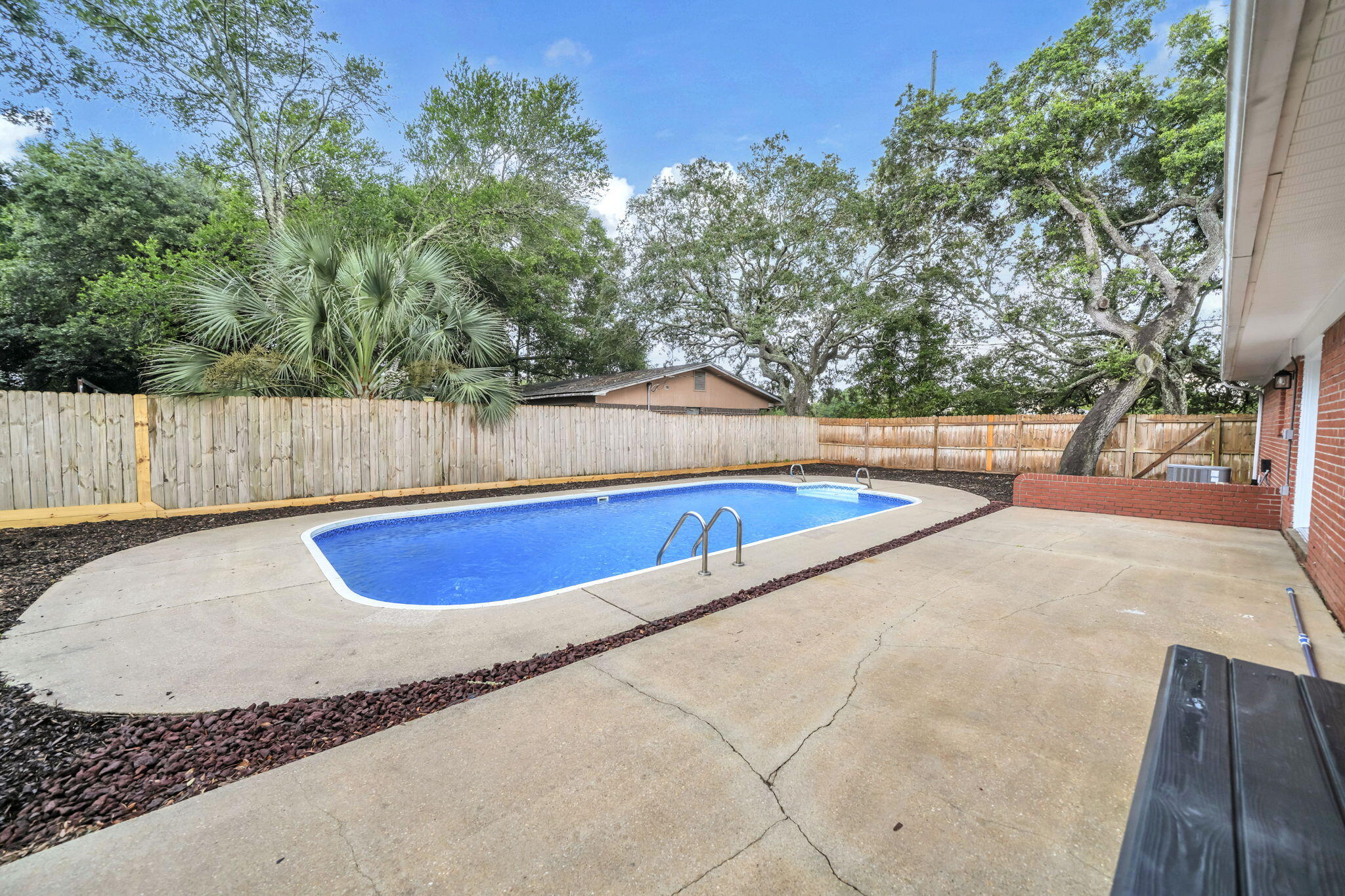 138 NW Virginia Drive