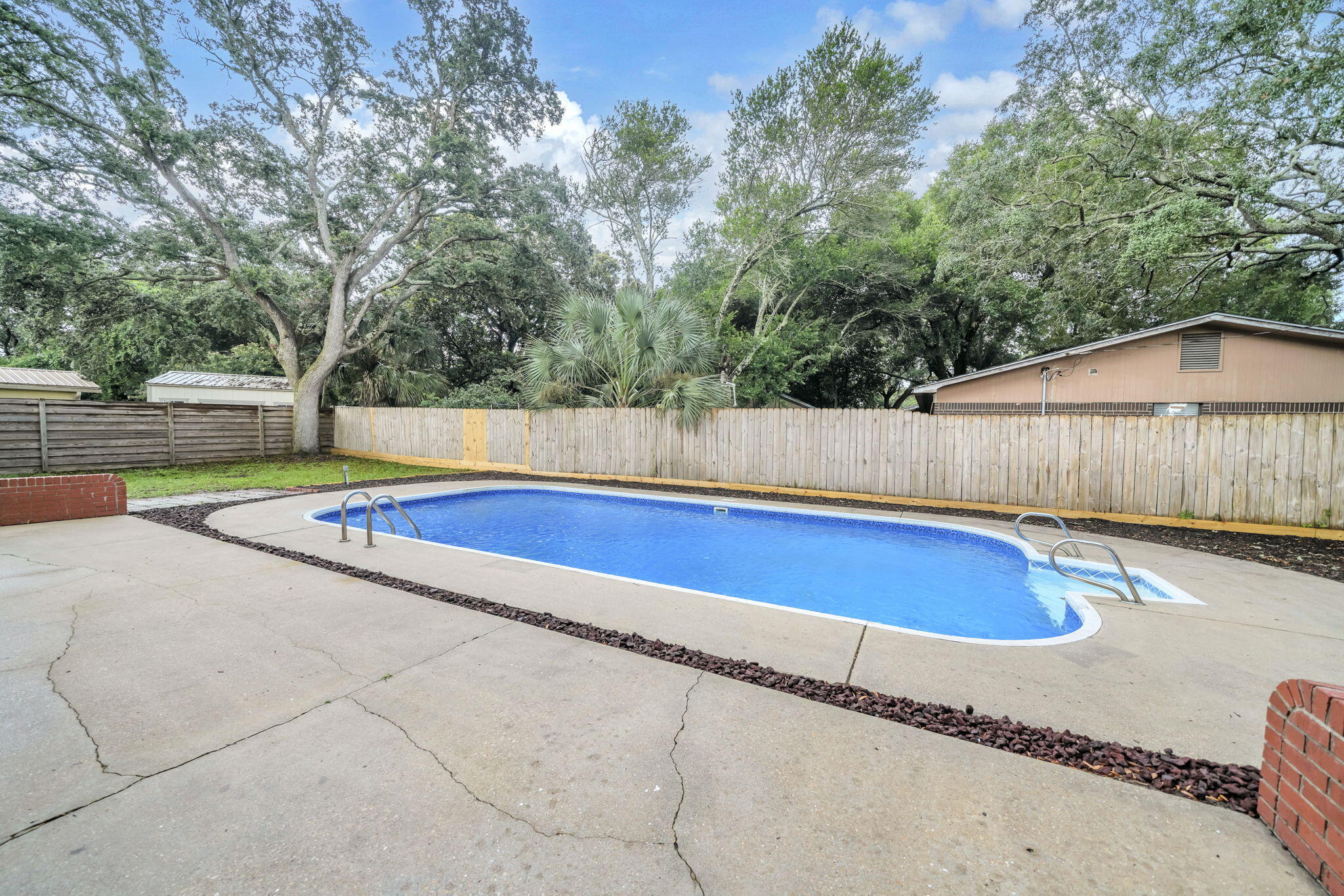 138 NW Virginia Drive