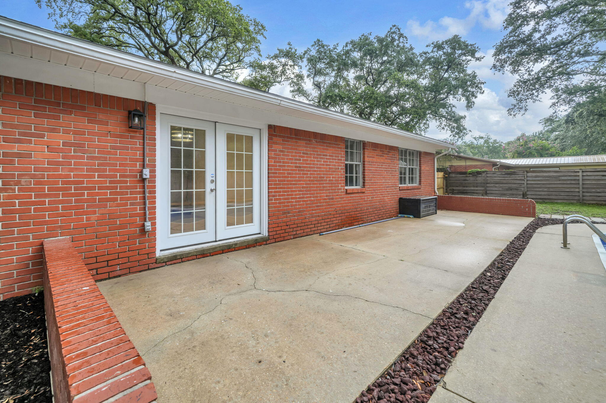 138 NW Virginia Drive