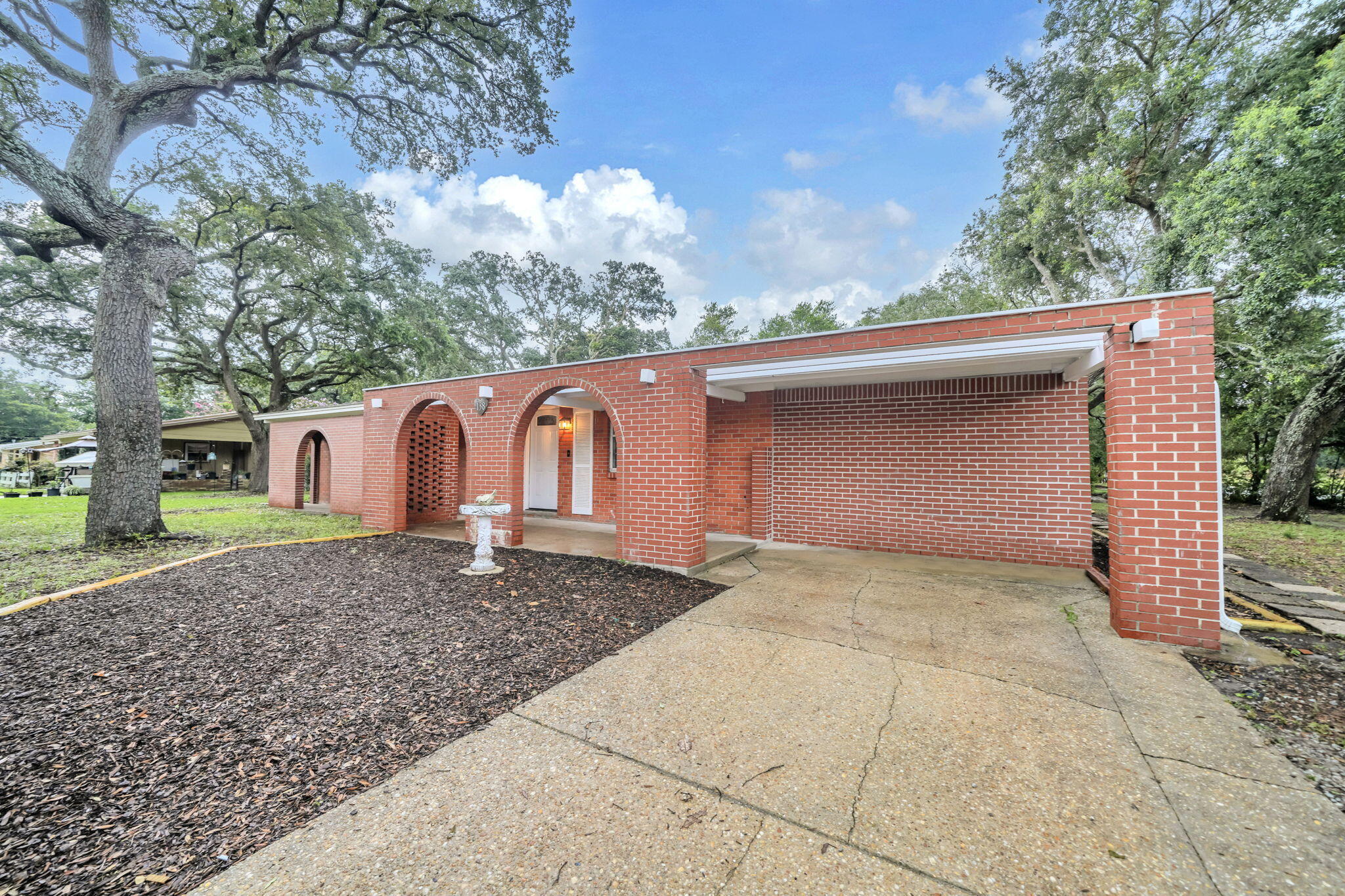 138 NW Virginia Drive
