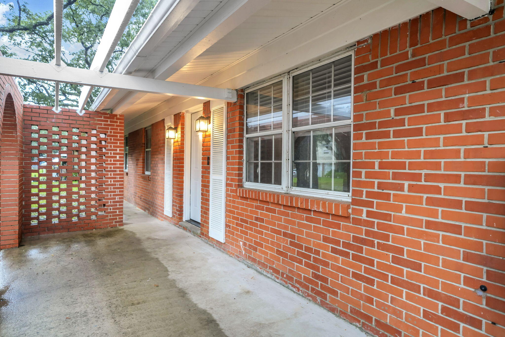138 NW Virginia Drive