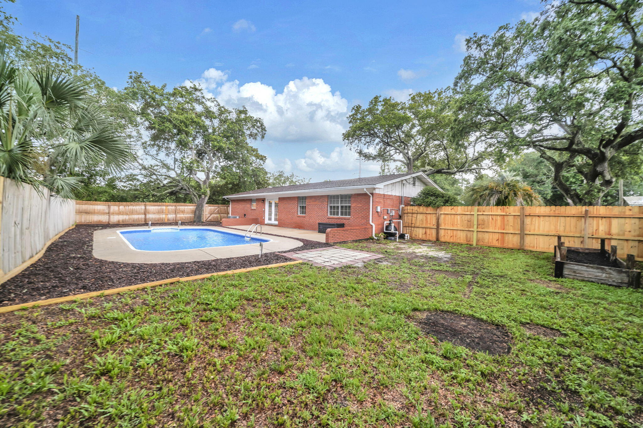 138 NW Virginia Drive