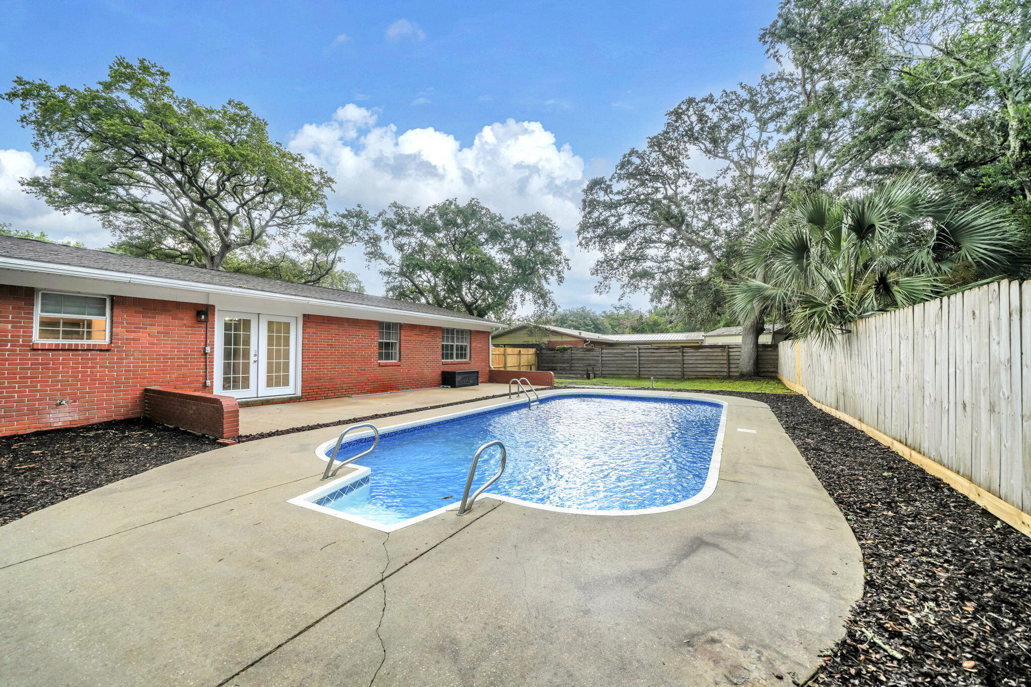 138 NW Virginia Drive