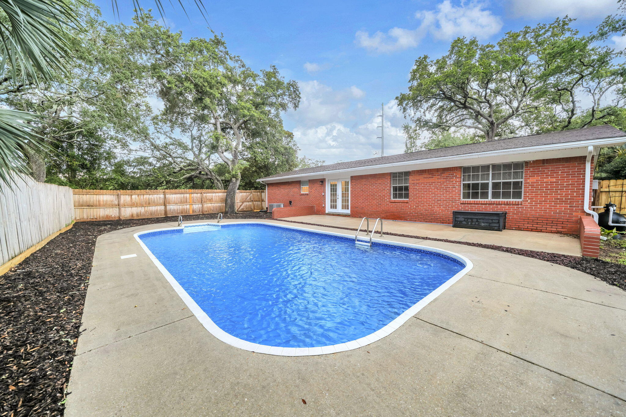 138 NW Virginia Drive
