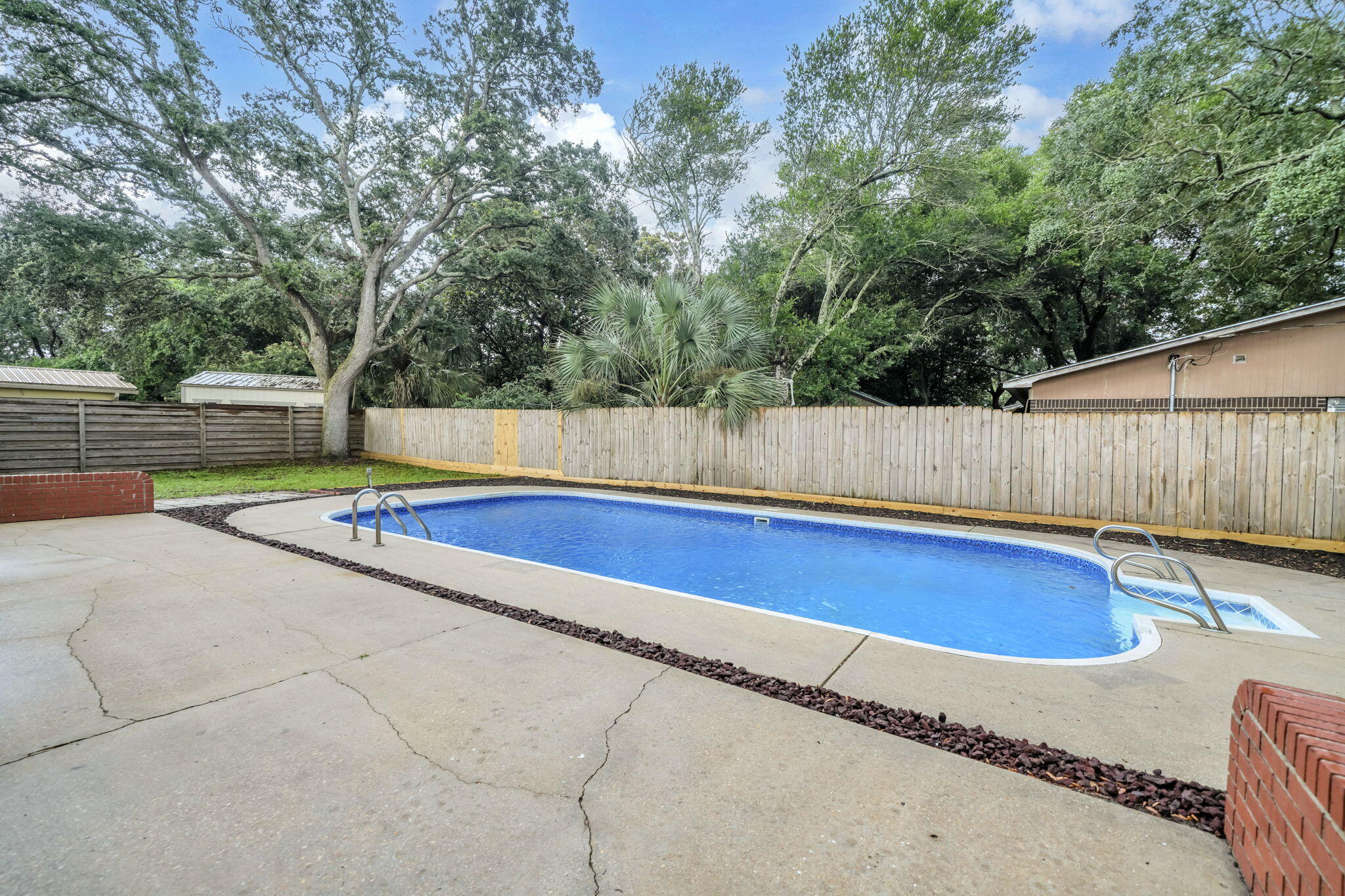 138 NW Virginia Drive