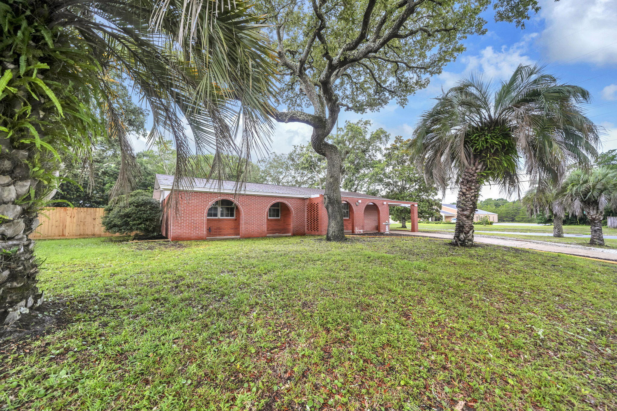 138 NW Virginia Drive